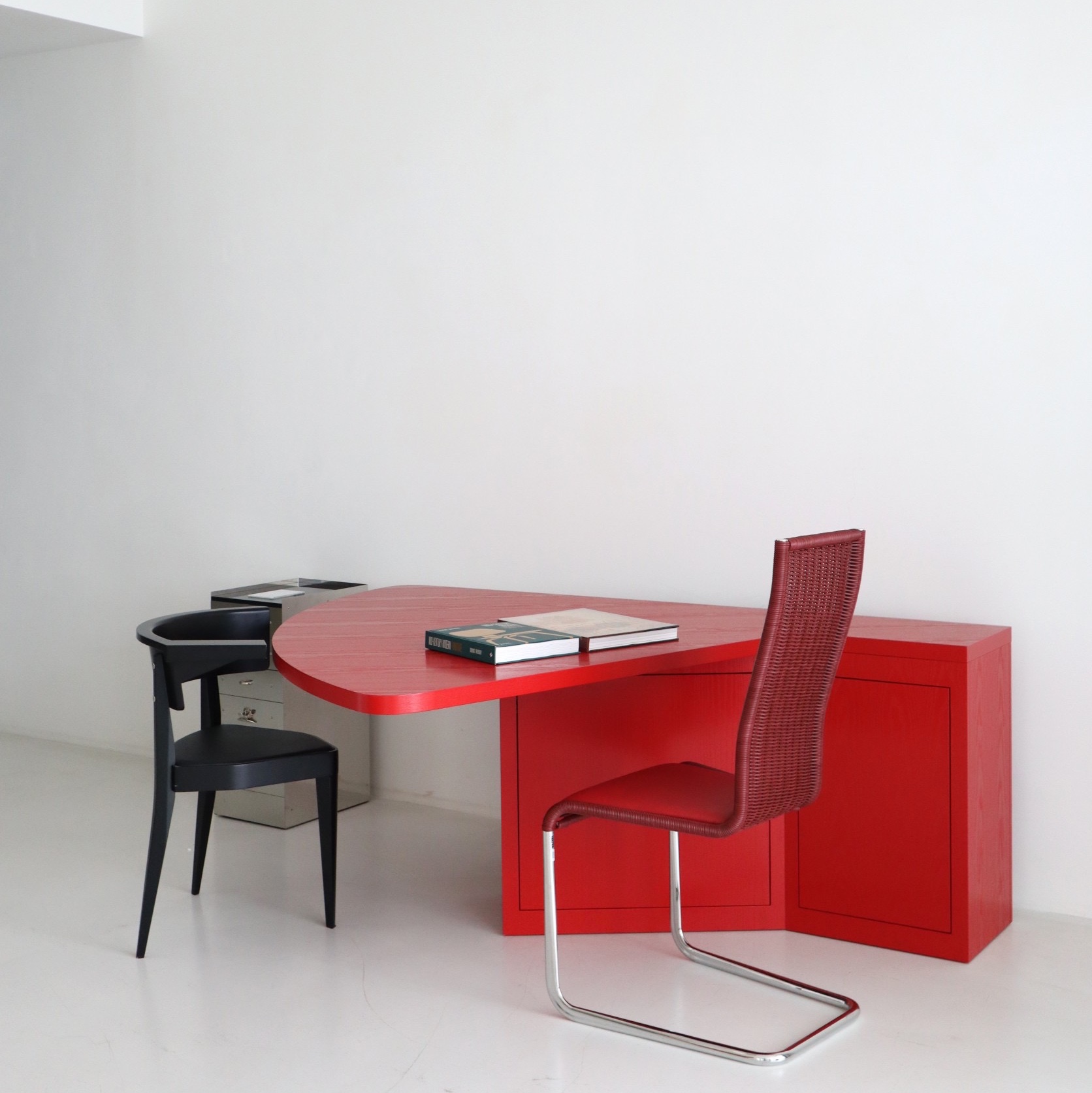 [KREAM 단독] Tecta B25i Chair Red, [KREAM 단독] Tecta B25i Chair Black 착용 스타일