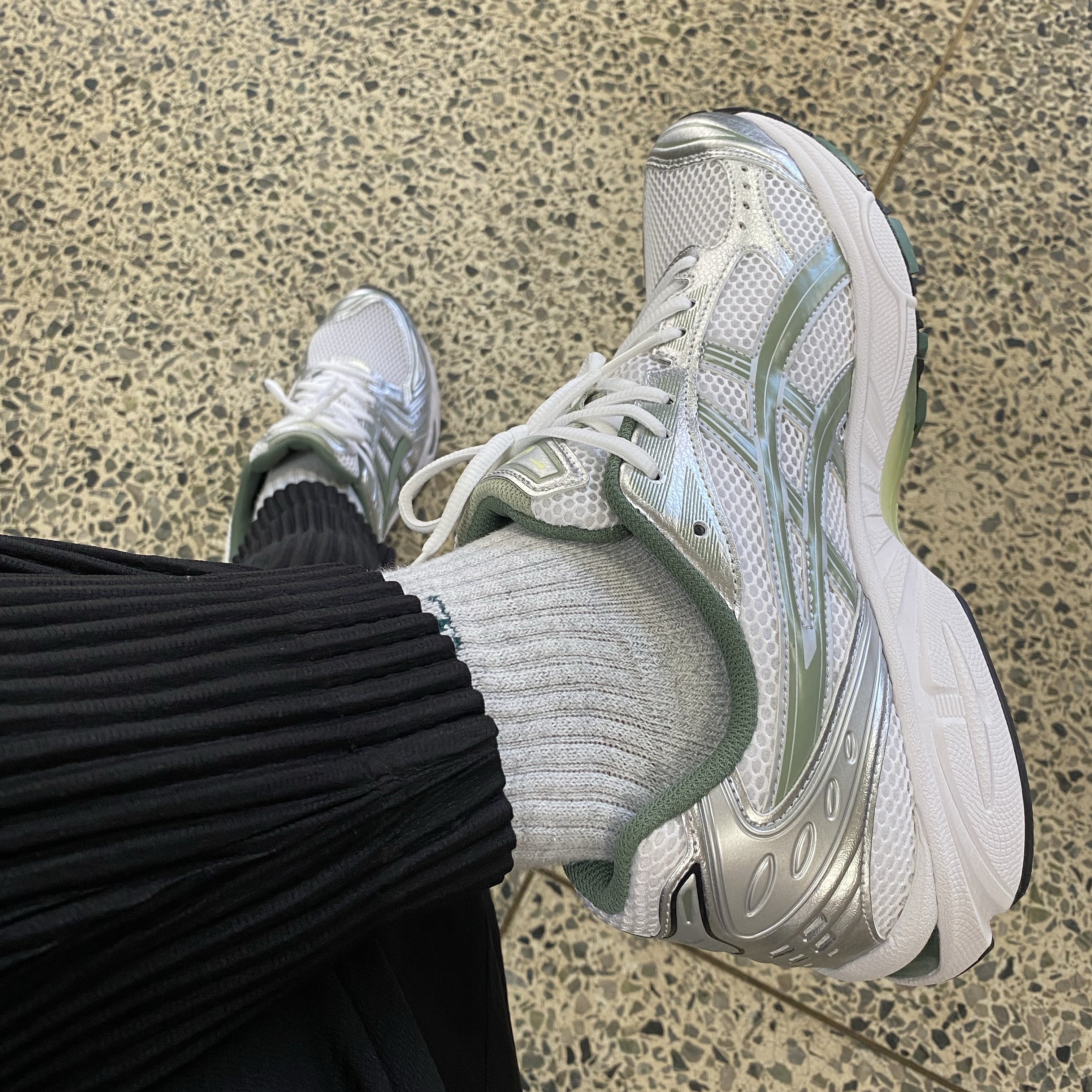 Asics Gel-Kayano 14 White Slate Grey 착용 스타일