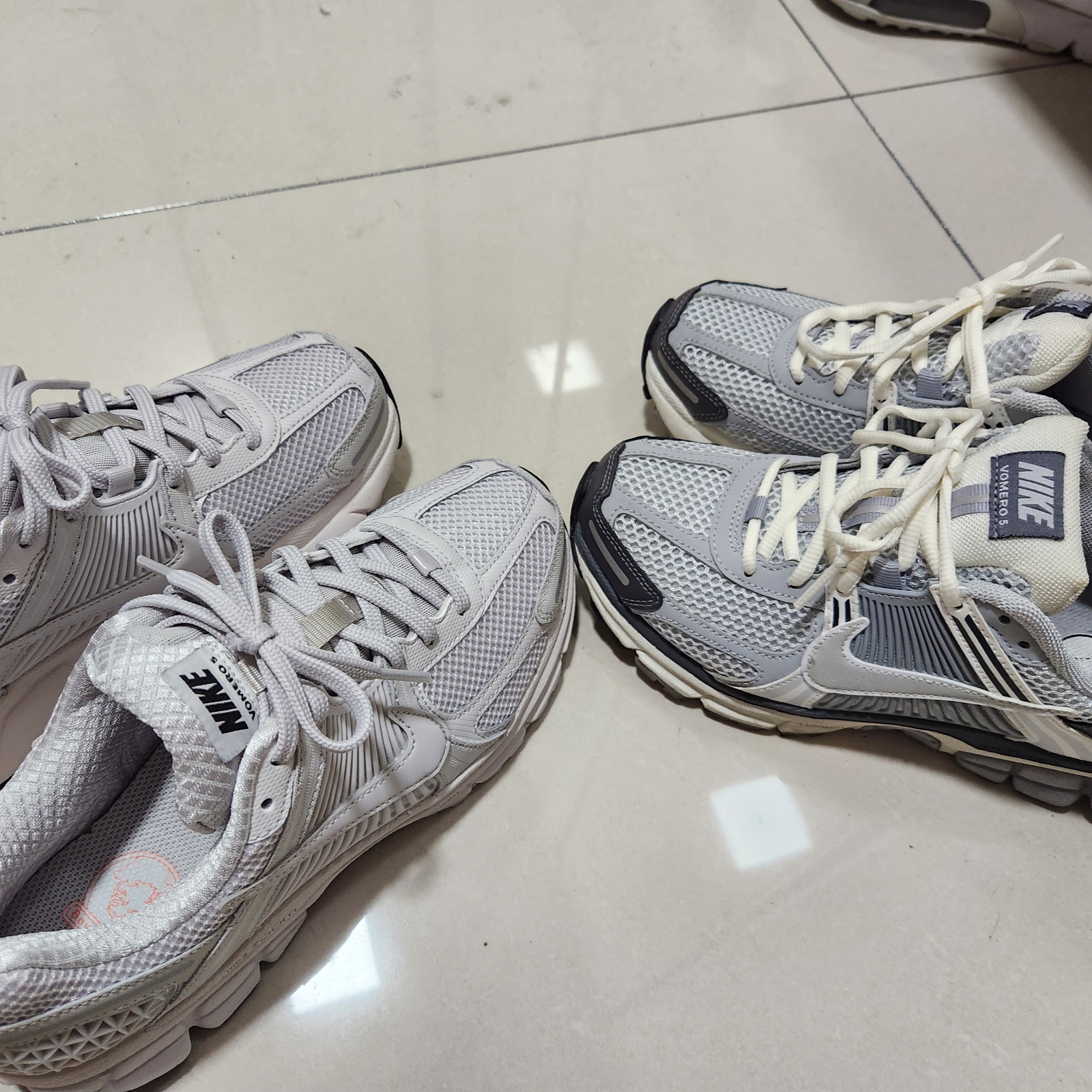 (W) Nike Zoom Vomero 5 Pure Platinum Metallic Silver, Nike Zoom Vomero 5 SP Vast Grey 2023 착용 스타일