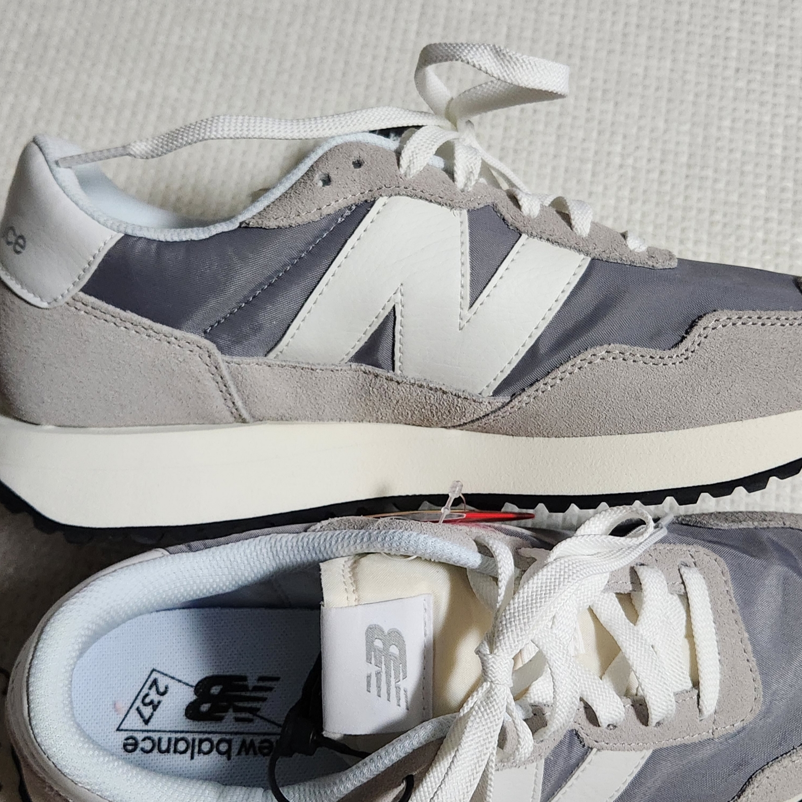 New Balance 237 Modern Sense Pack Grey 착용 스타일 - 3