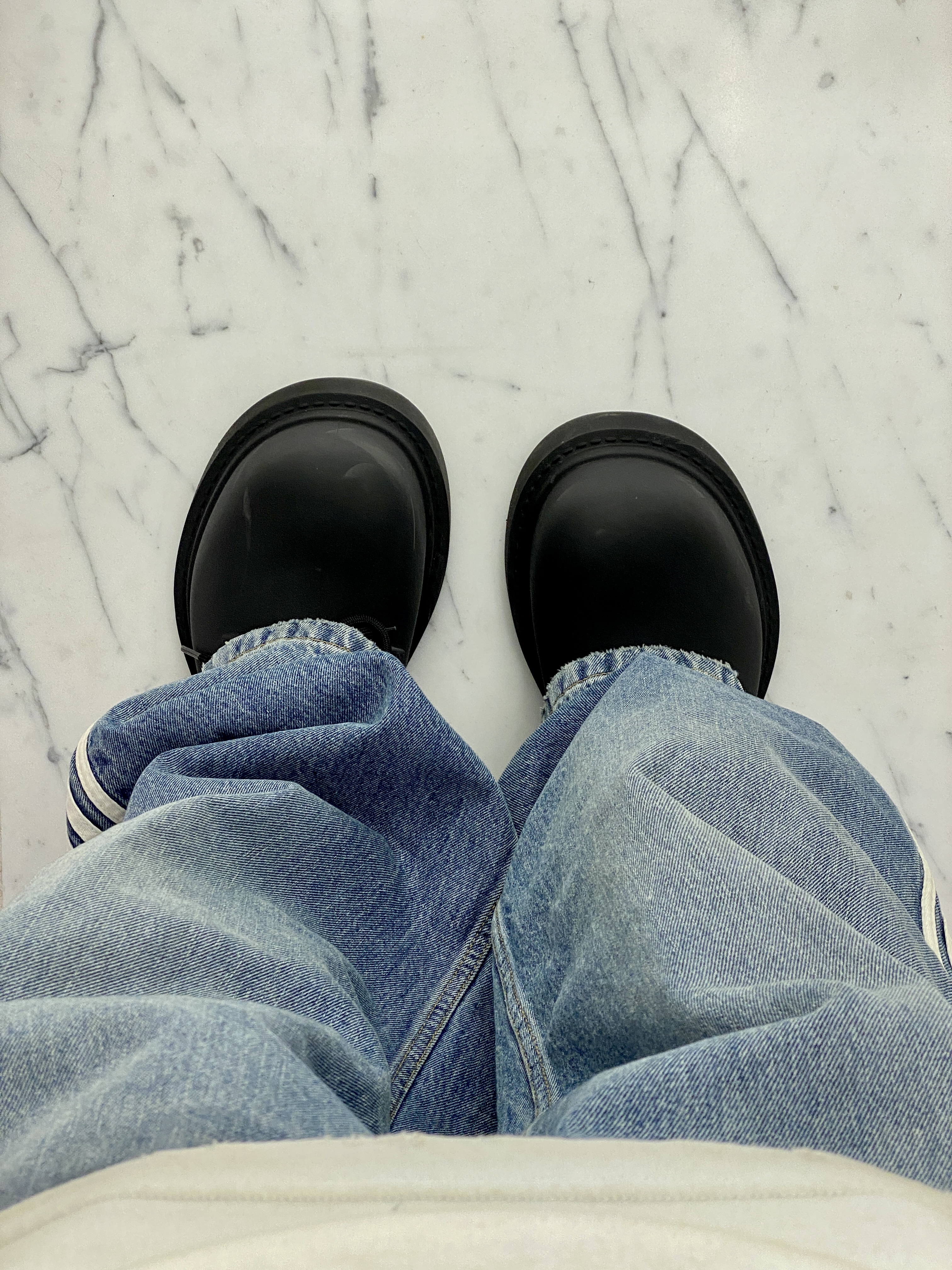 Balenciaga Steroid Derby Black, Balenciaga x Adidas Large Baggy Trousers Blue 착용 스타일