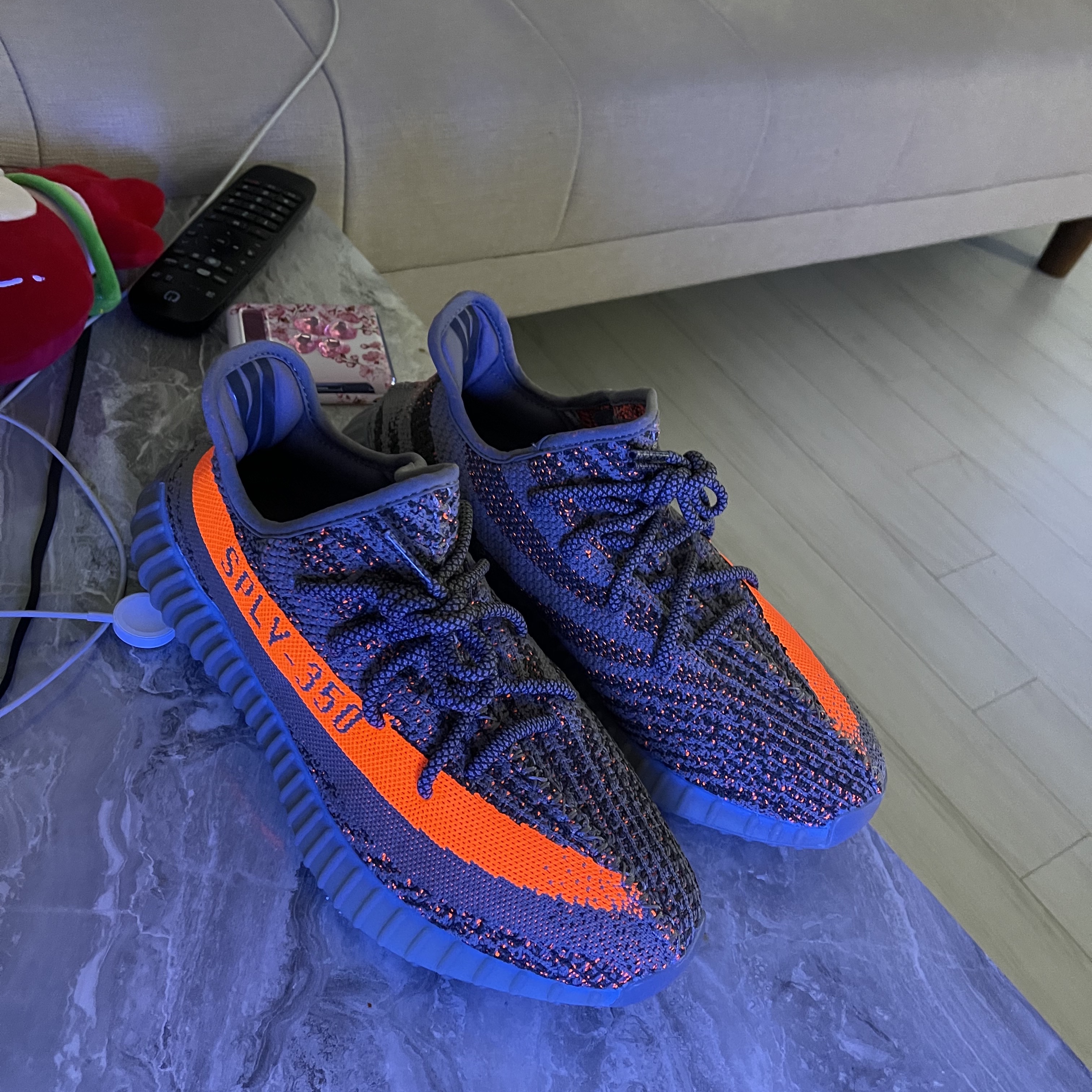 Adidas Yeezy Boost 350 V2 Beluga - Reflective 착용 스타일