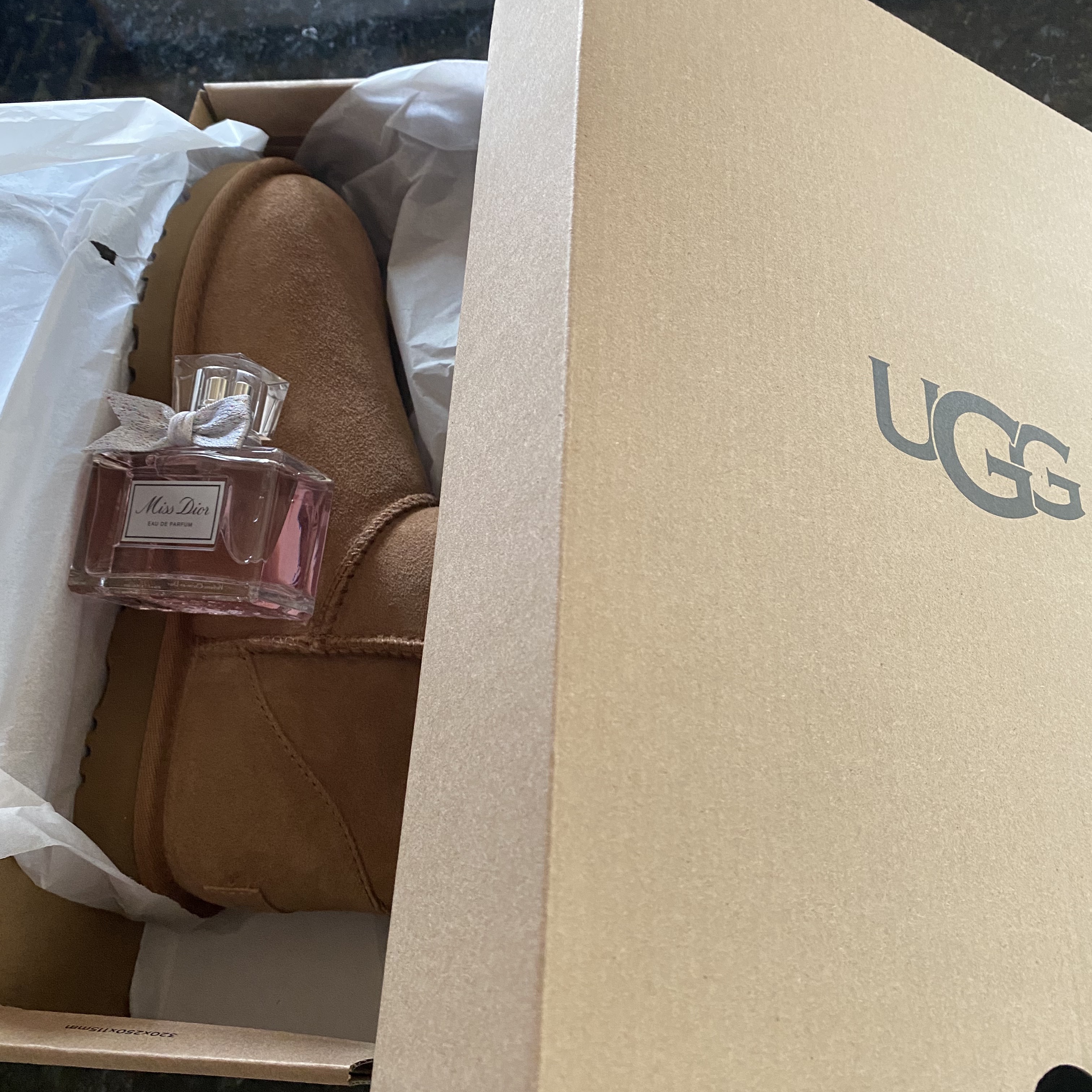 (W) UGG Classic Mini II Boots Chestnut, Dior Miss Dior Blooming Bouquet Eau De Toilette 30ml 착용 스타일