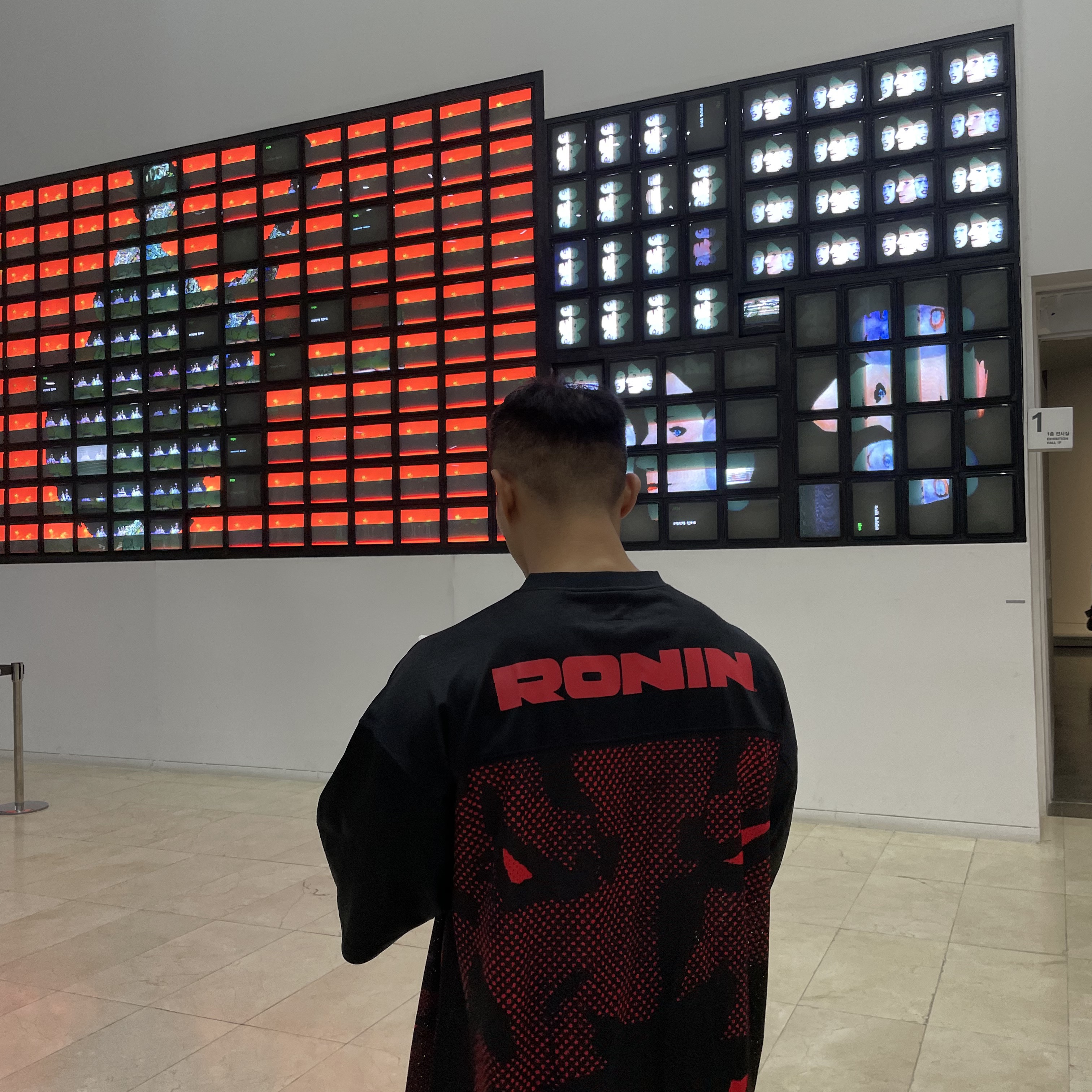 Supreme Ronin Football Jersey Black - 23SS 착용 스타일 - 1