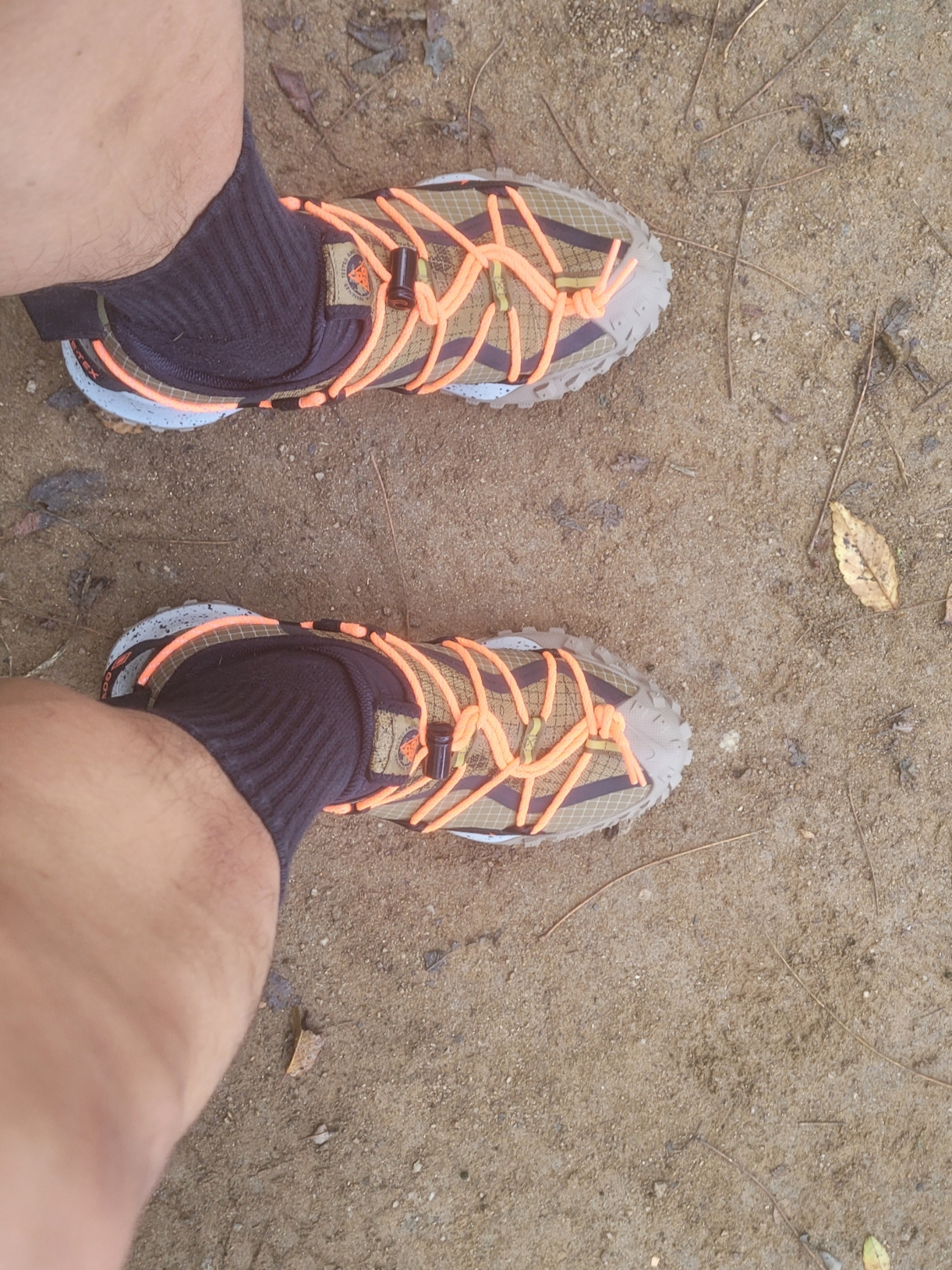 Nike ACG Mountain Fly Low Gore-Tex SE Hazel Rush 착용 스타일
