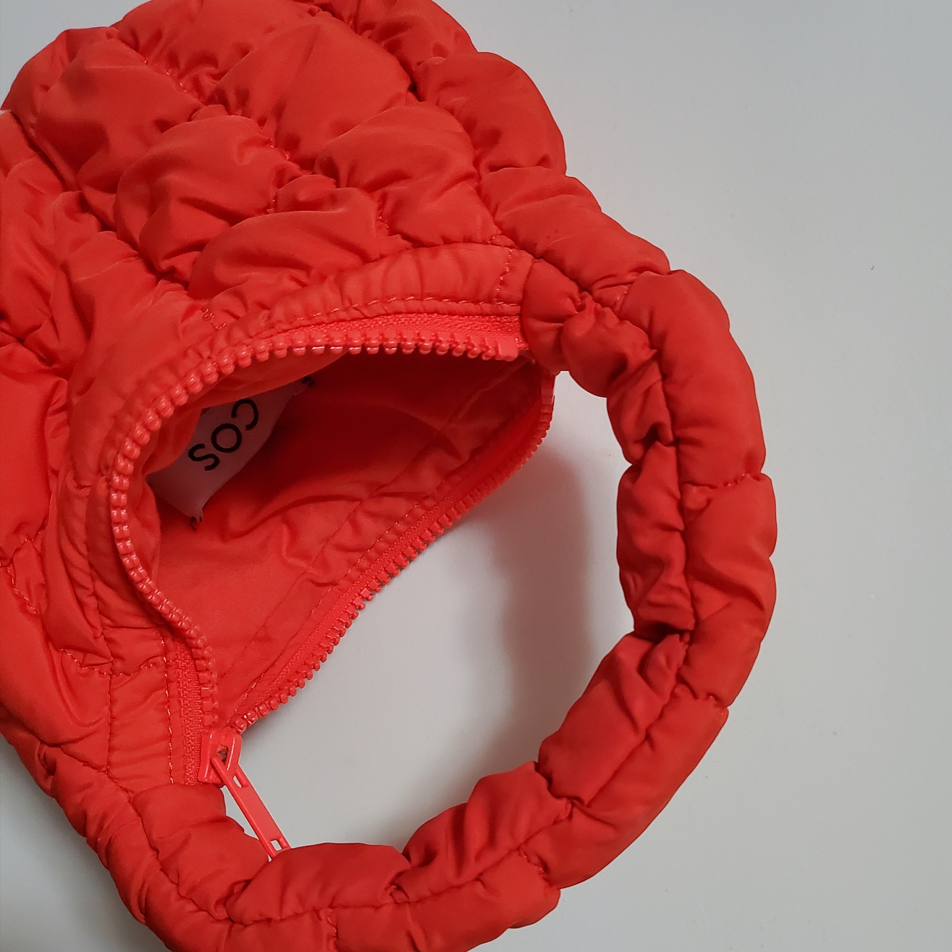 COS Quilted Micro Bag Orange 착용 스타일