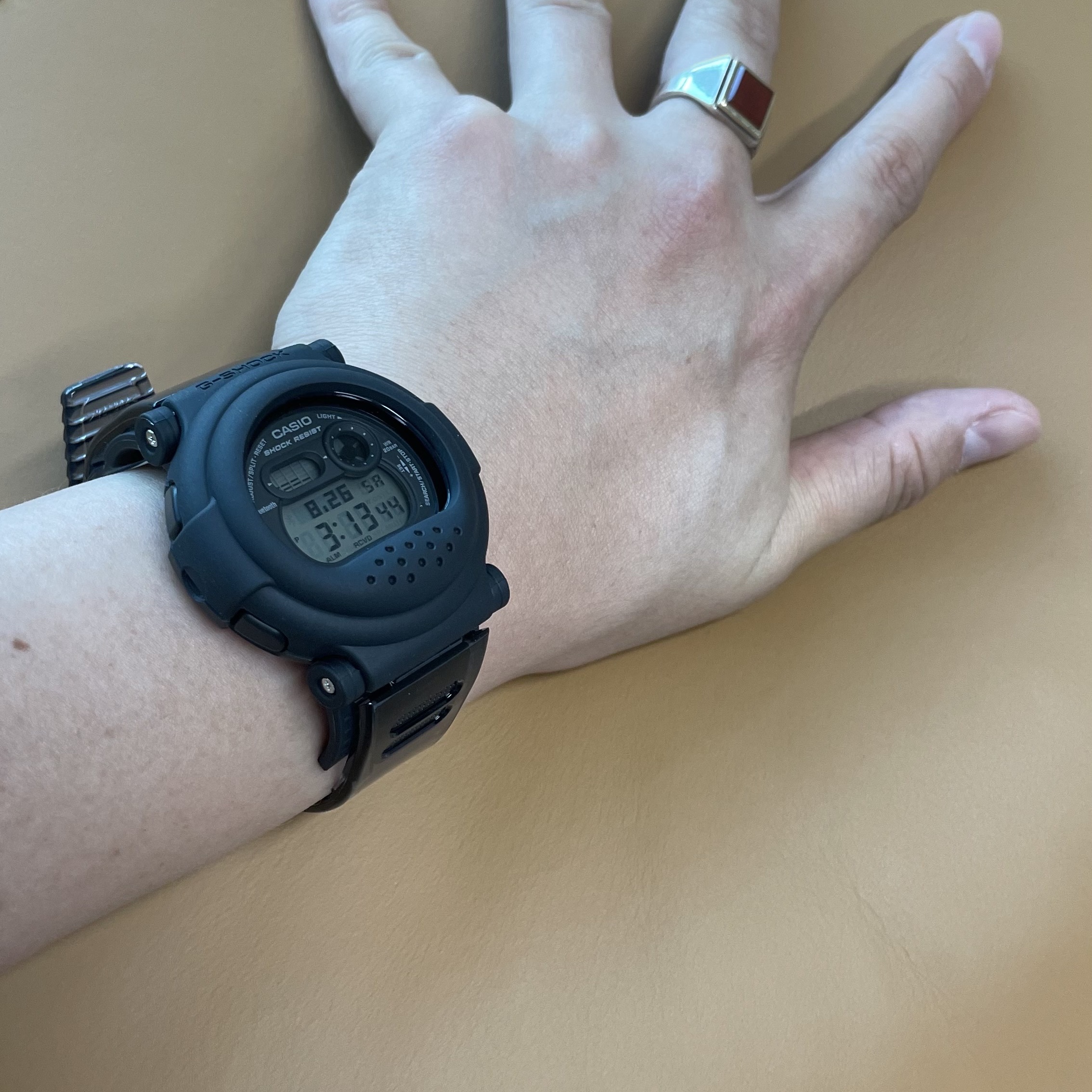 Casio G-Shock x Beams Bespoke G-B001 Black 착용 스타일 - 2