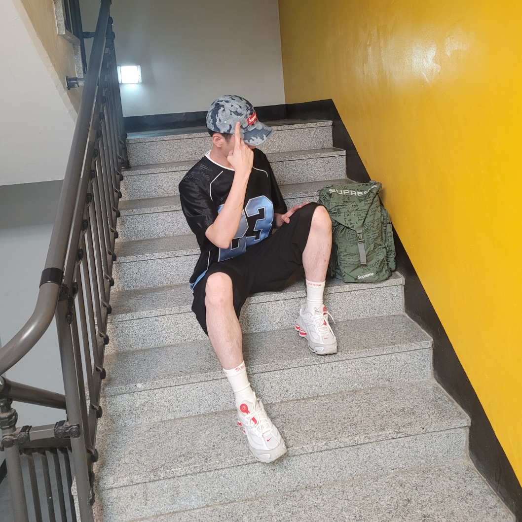 Supreme Flames Jacquard Denim Camp Cap Washed Indigo - 23SS, Supreme Perfect Season Football Jersey Black - 23SS 착용 스타일