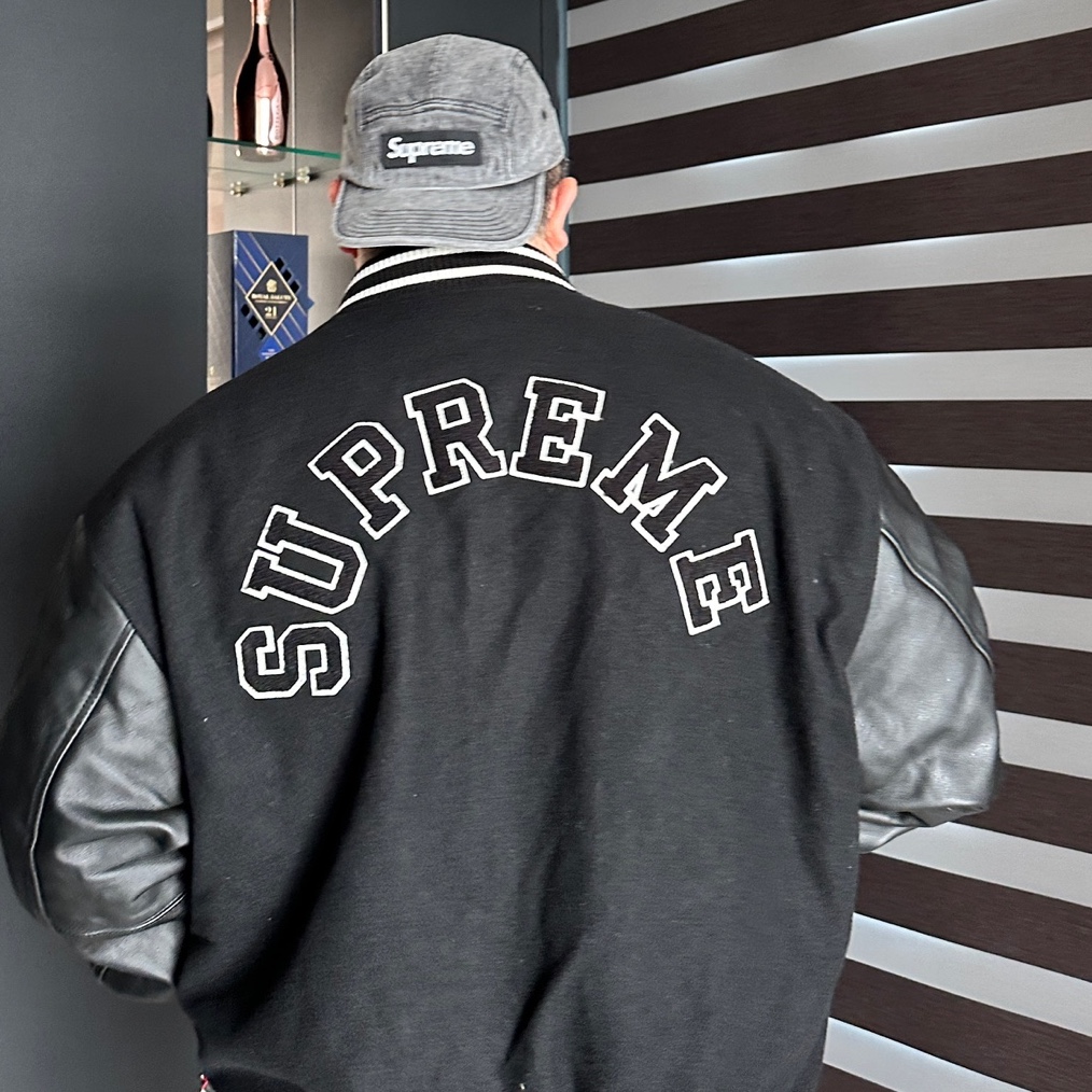 Supreme Tiger Varsity Jacket Black - 23FW, Supreme Denim Camp Cap Washed Black - 22FW 착용 스타일 - 2