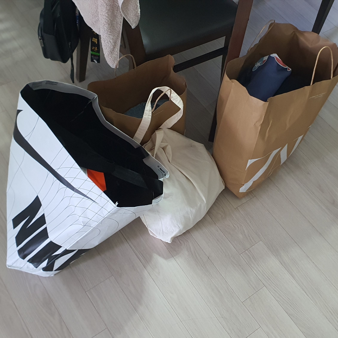 Jordan Essential Statement Fleece Pants Black Sail - Asia, Jordan 1 Retro Low OG Black Toe 착용 스타일 - 3