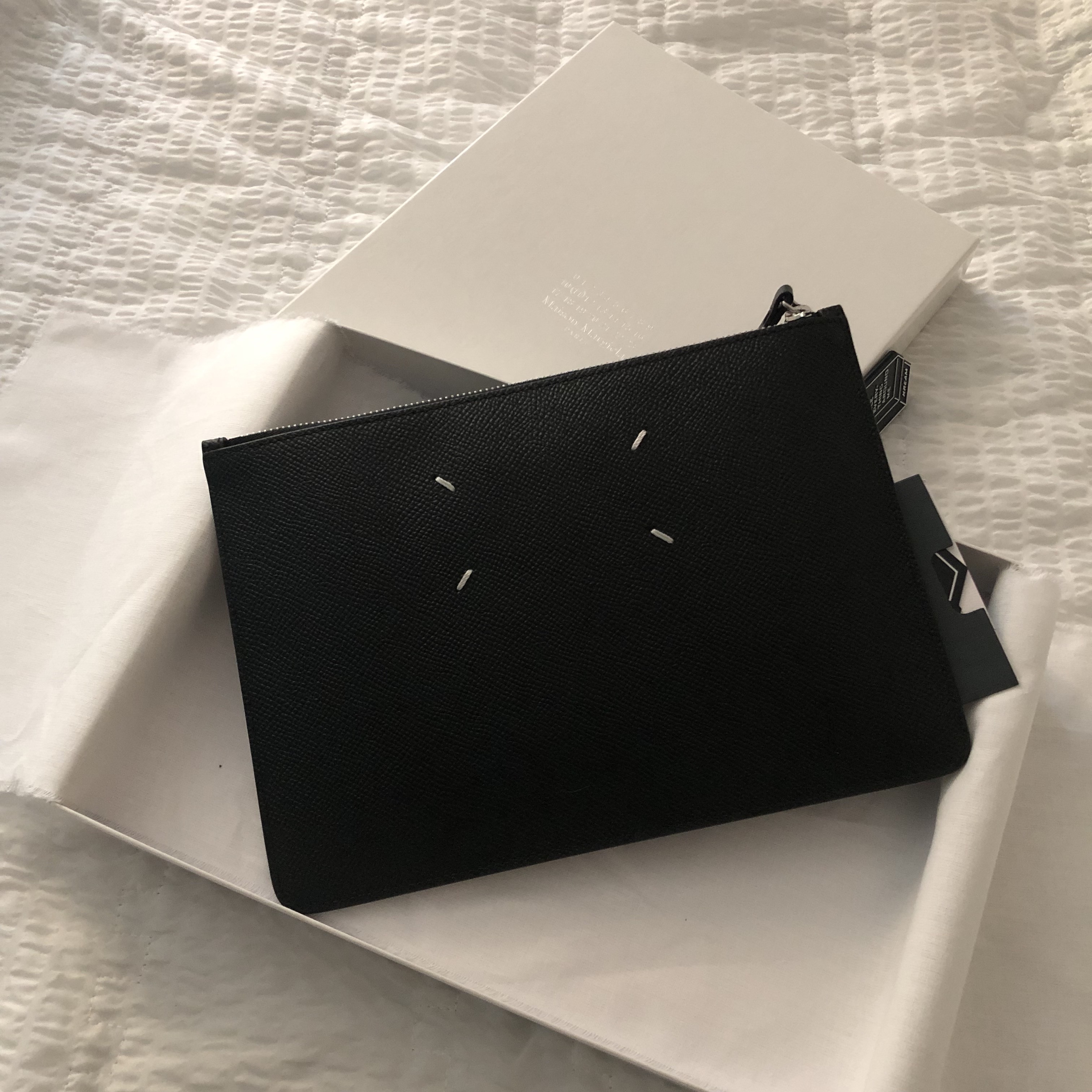 Maison Margiela Bovine Leather Pouch Black 착용 스타일