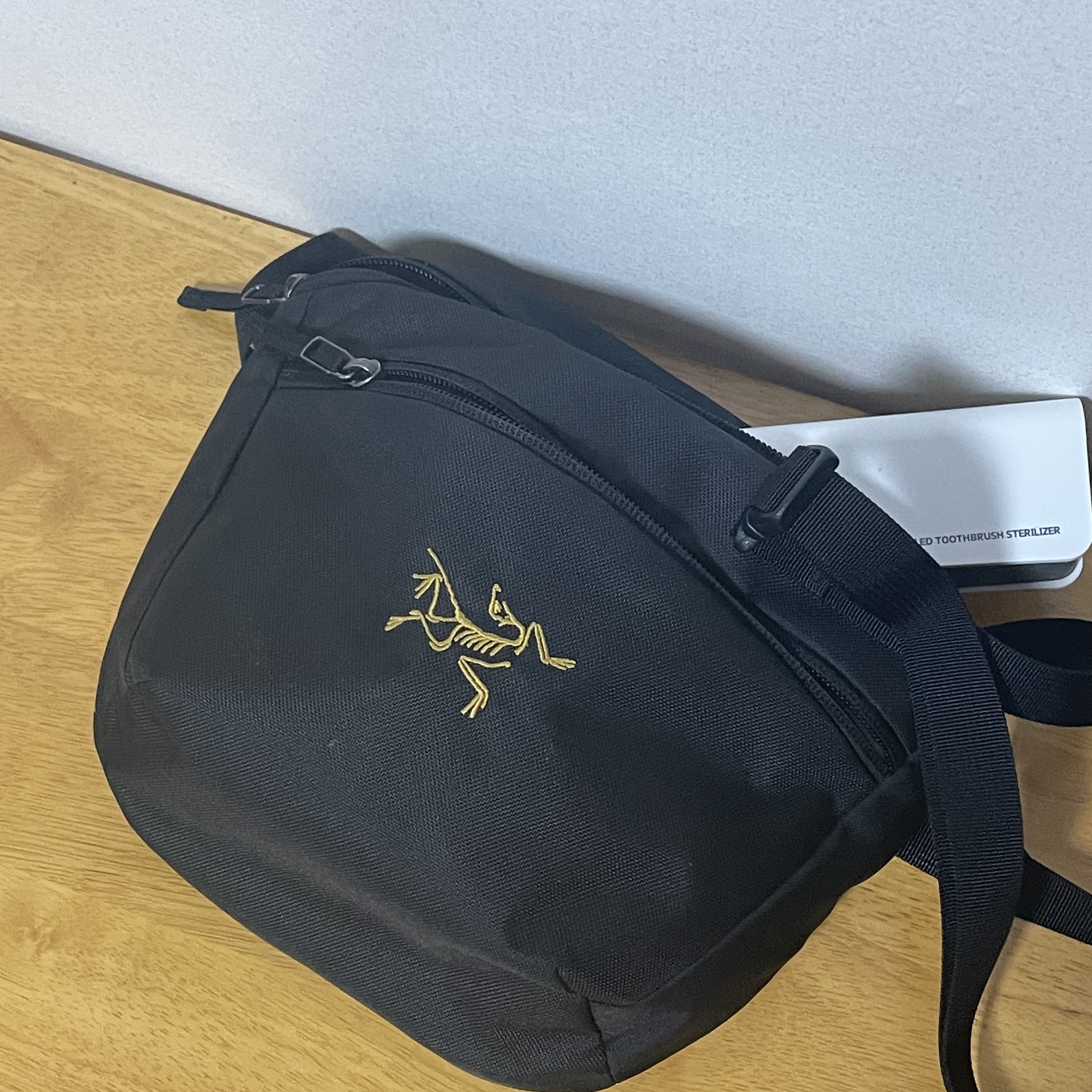 Arc'teryx Mantis 2 Waistpack 24K Black 착용 스타일
