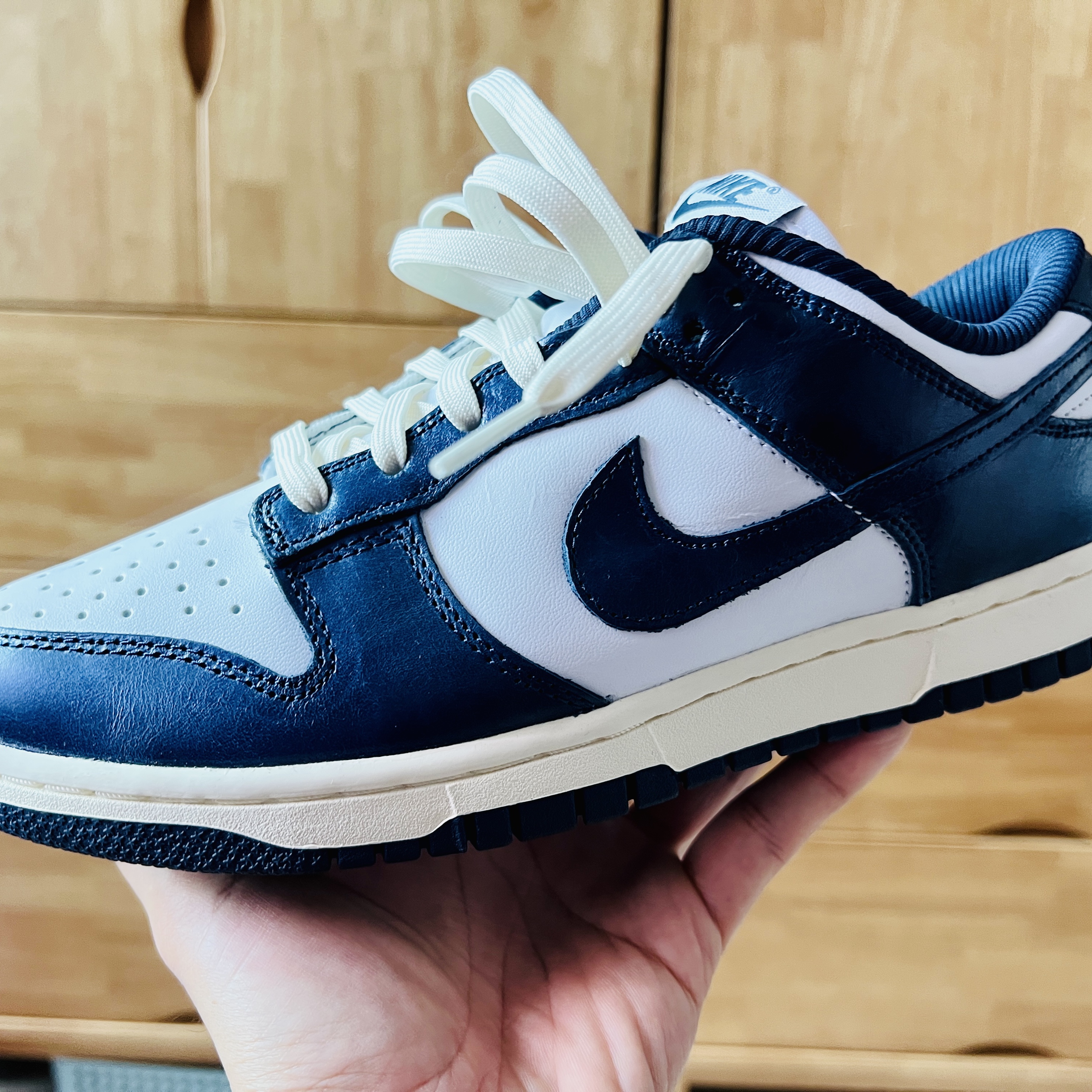 (W) Nike Dunk Low PRM Midnight Navy and White 착용 스타일