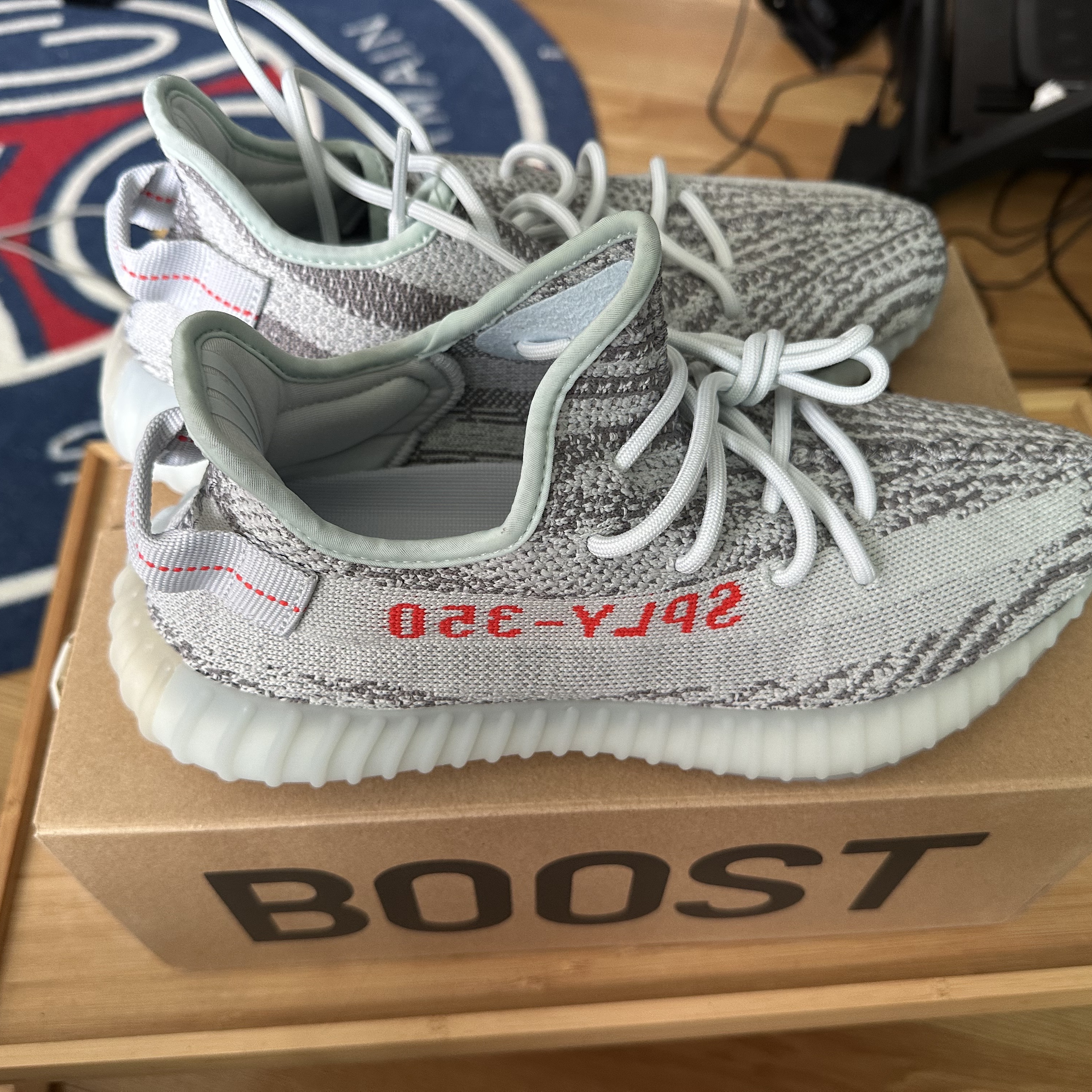 Adidas Yeezy Boost 350 V2 Blue Tint 2021/2022/2023 착용 스타일