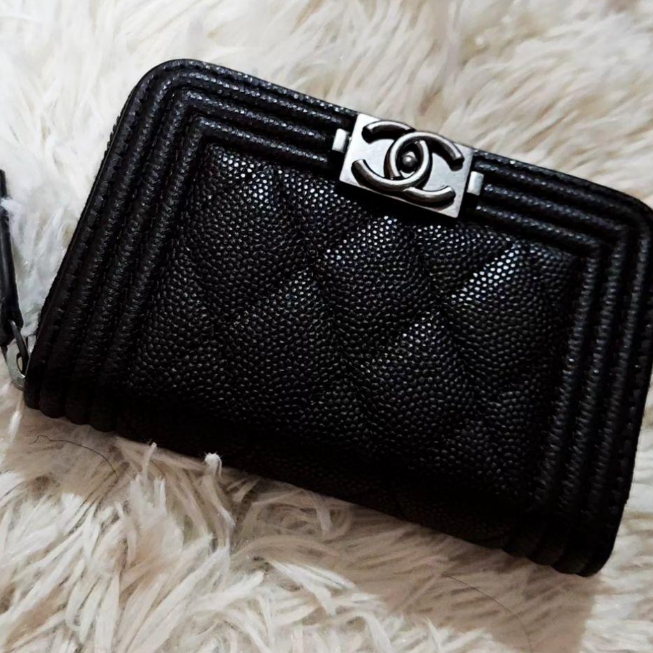 Chanel Boy Chanel Zipped Coin Purse Grained Calfskin & Ruthenium Black 착용 스타일