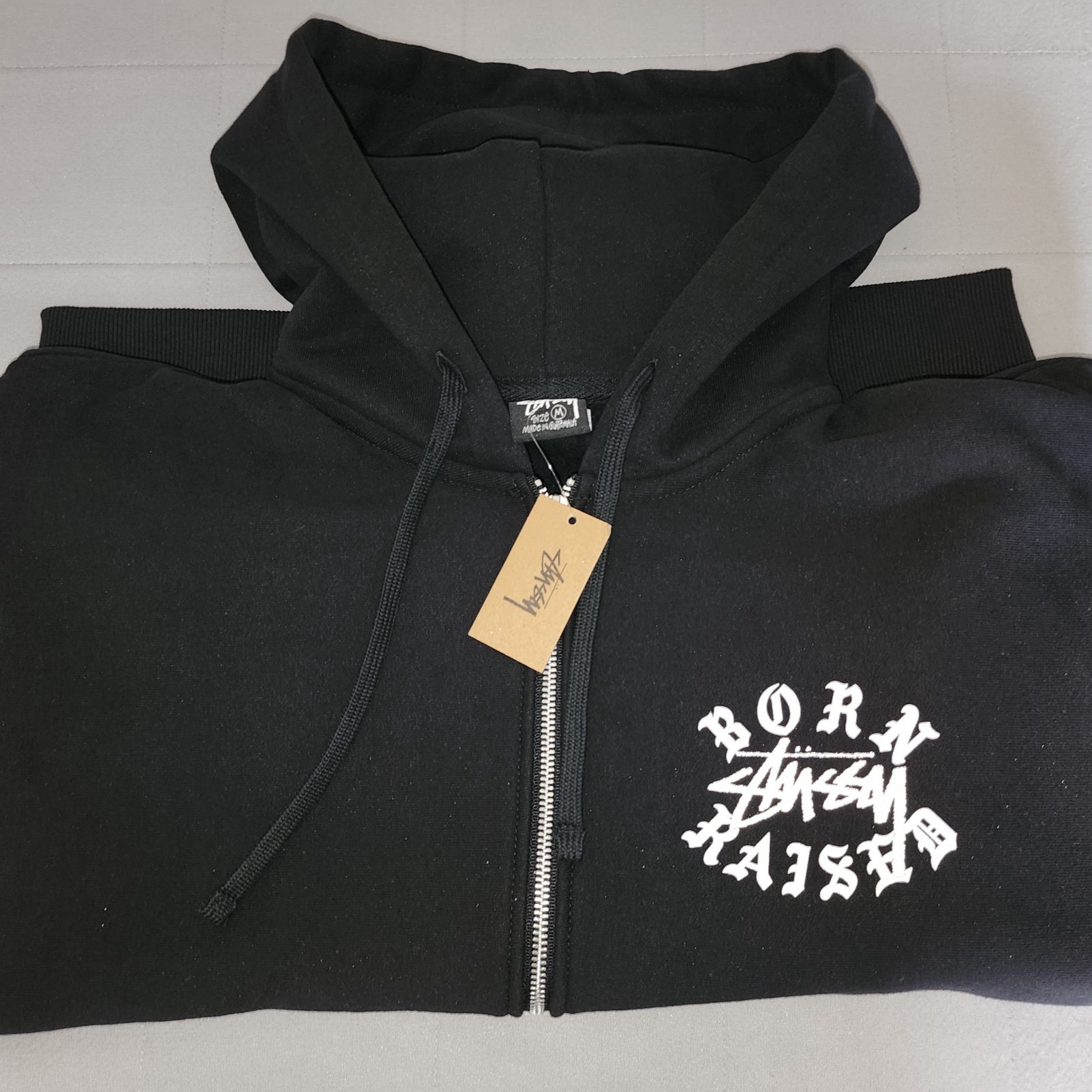 Stussy x Born X Raised Logo Zip Hoodie Black 착용 스타일 - 1