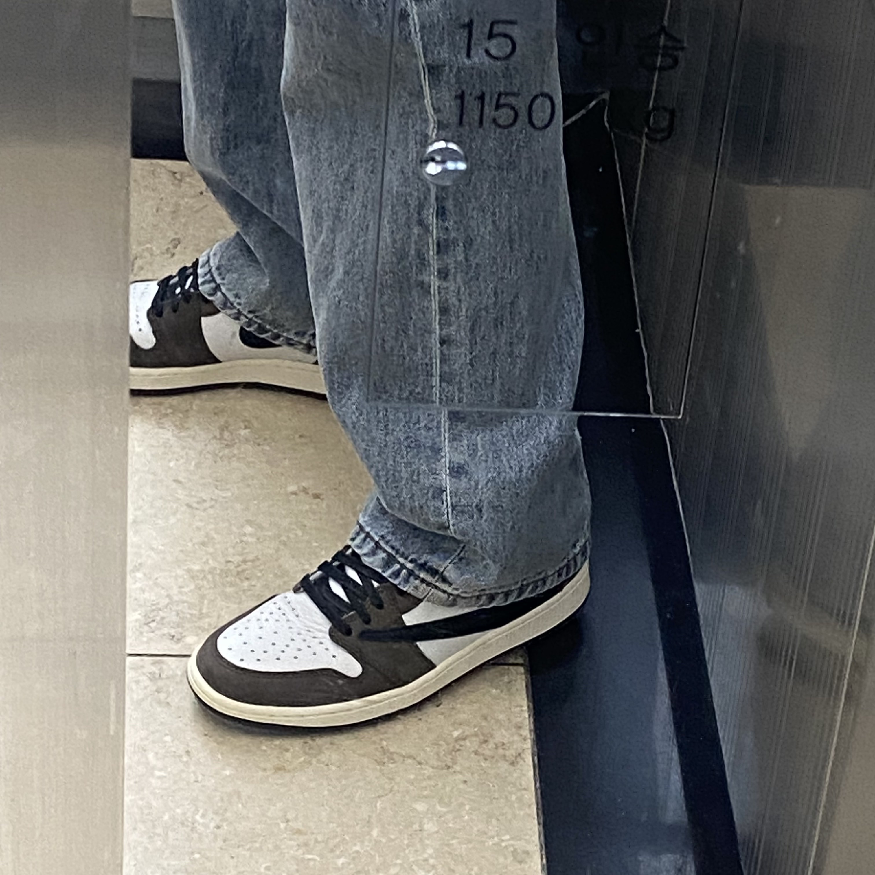 Jordan 1 x Travis Scott Retro High OG SP Mocha 착용 스타일