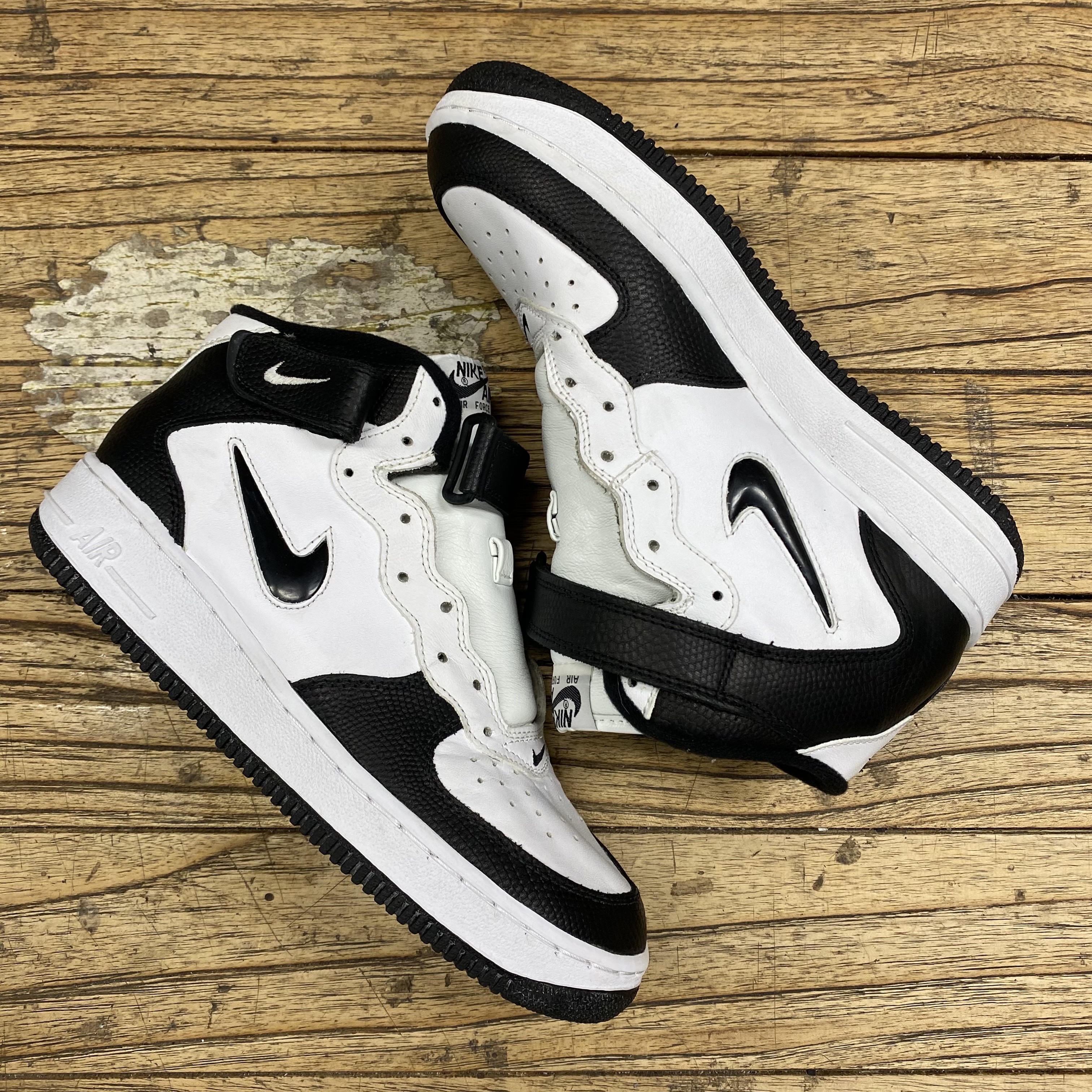 Nike Air Force 1 1996 Mid SC Dalmatian 착용 스타일