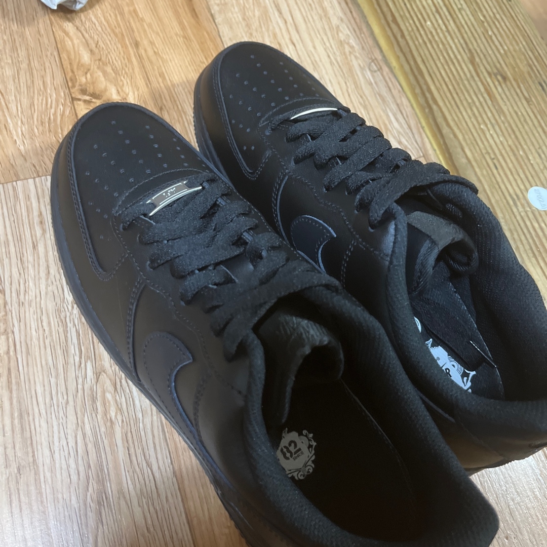 Nike Air Force 1 '07 Low Triple Black 착용 스타일 - 1