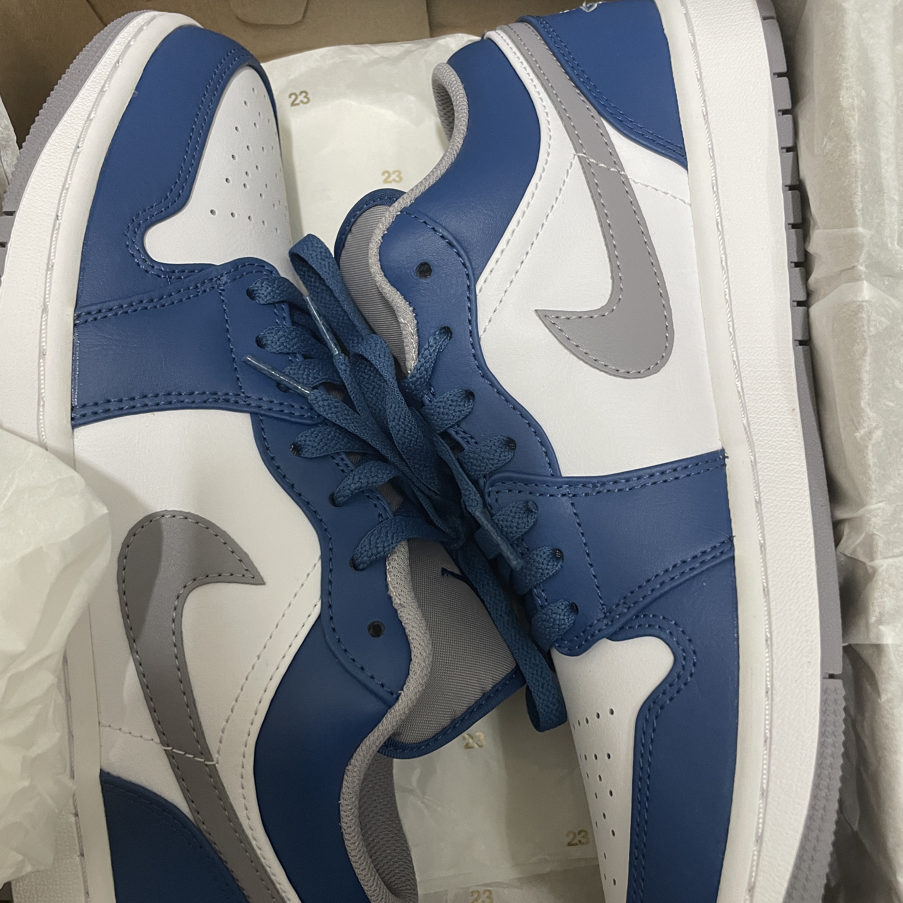 Jordan 1 Low True Blue Cement Grey 착용 스타일