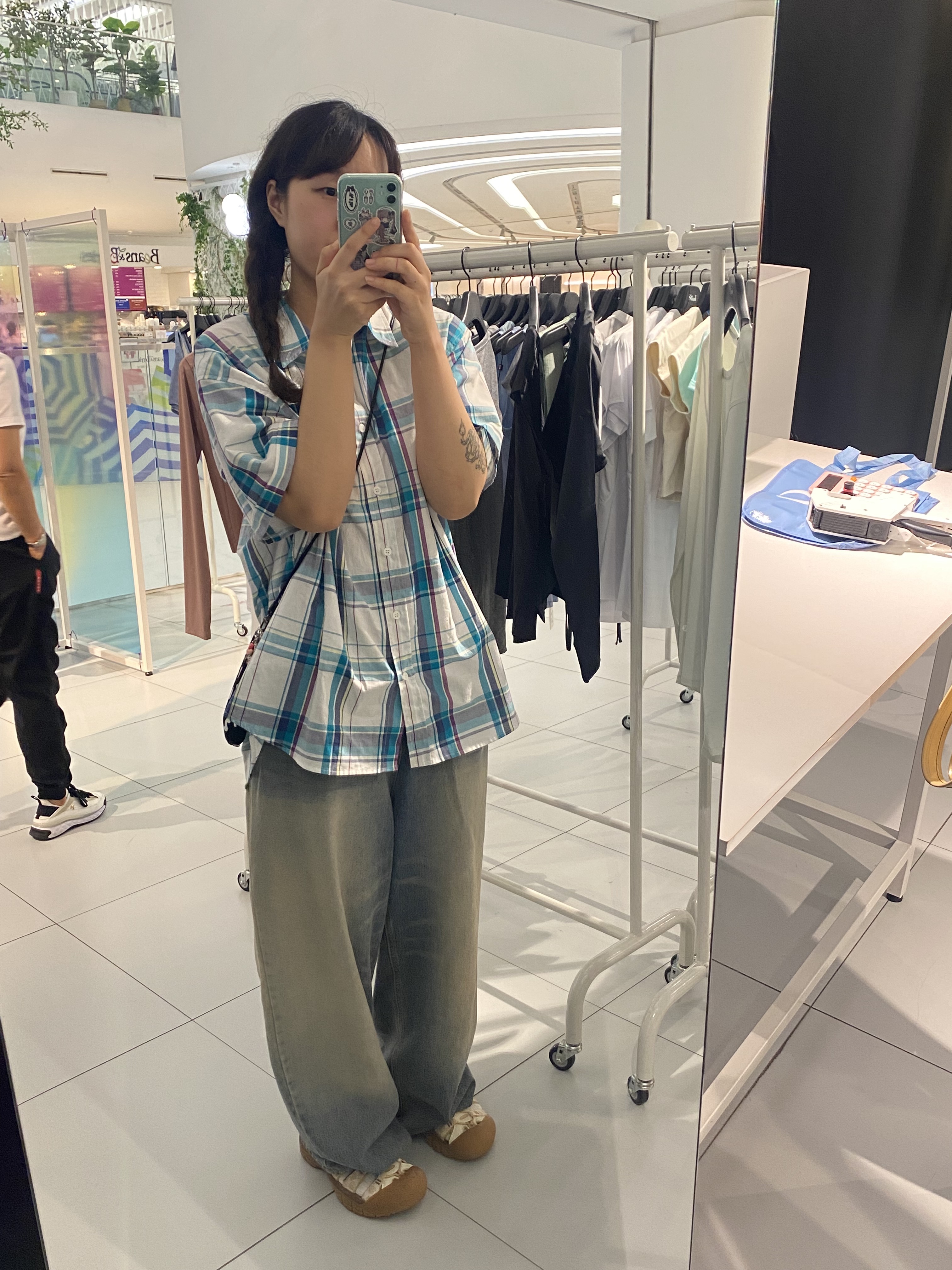 (W) Keen Newport H2 Monochrome Safari 착용 스타일 - 1