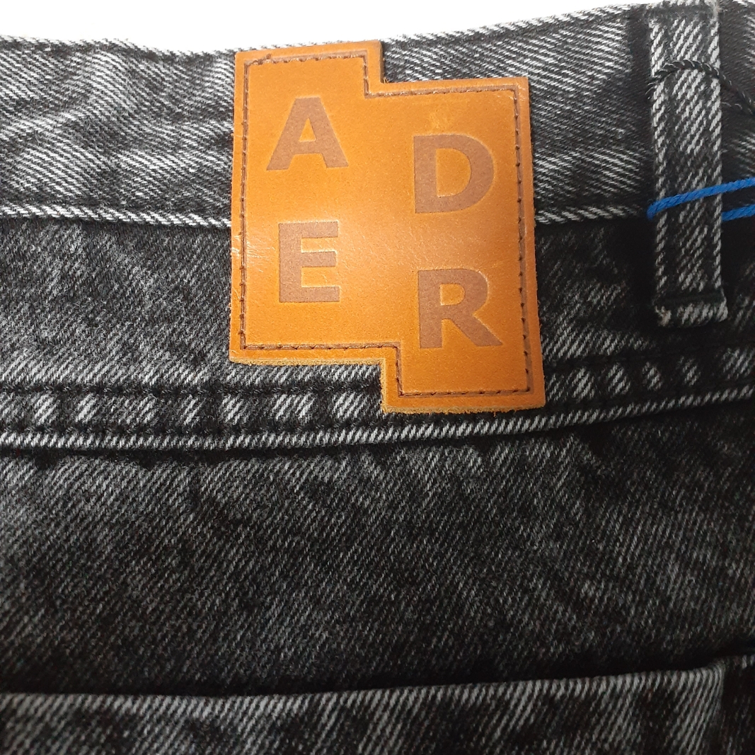 Ader Error Sig; TRS Tag Jeans 03 Noir 착용 스타일