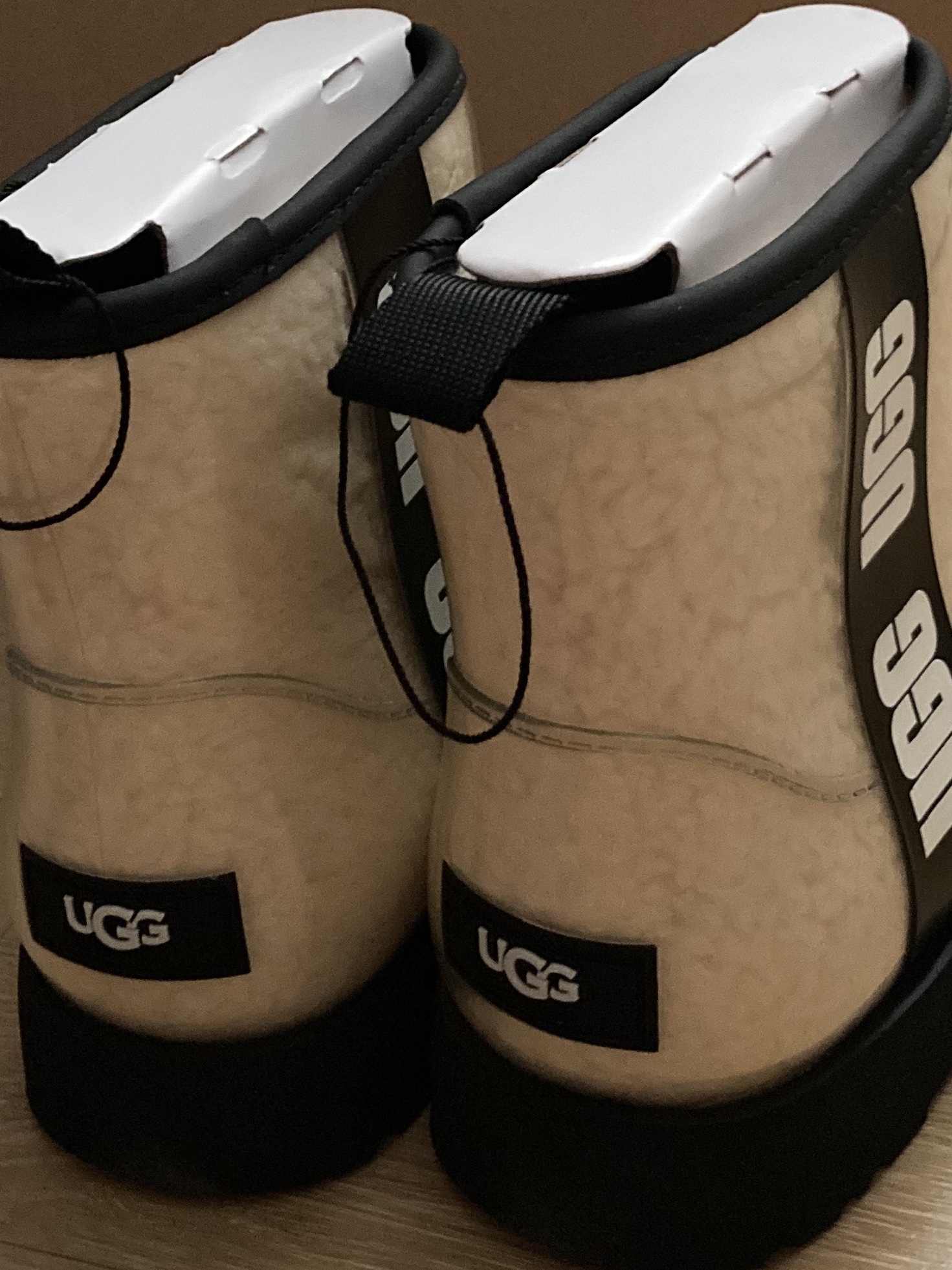 (W) UGG Classic Clear Mini Boots Natural Black 착용 스타일