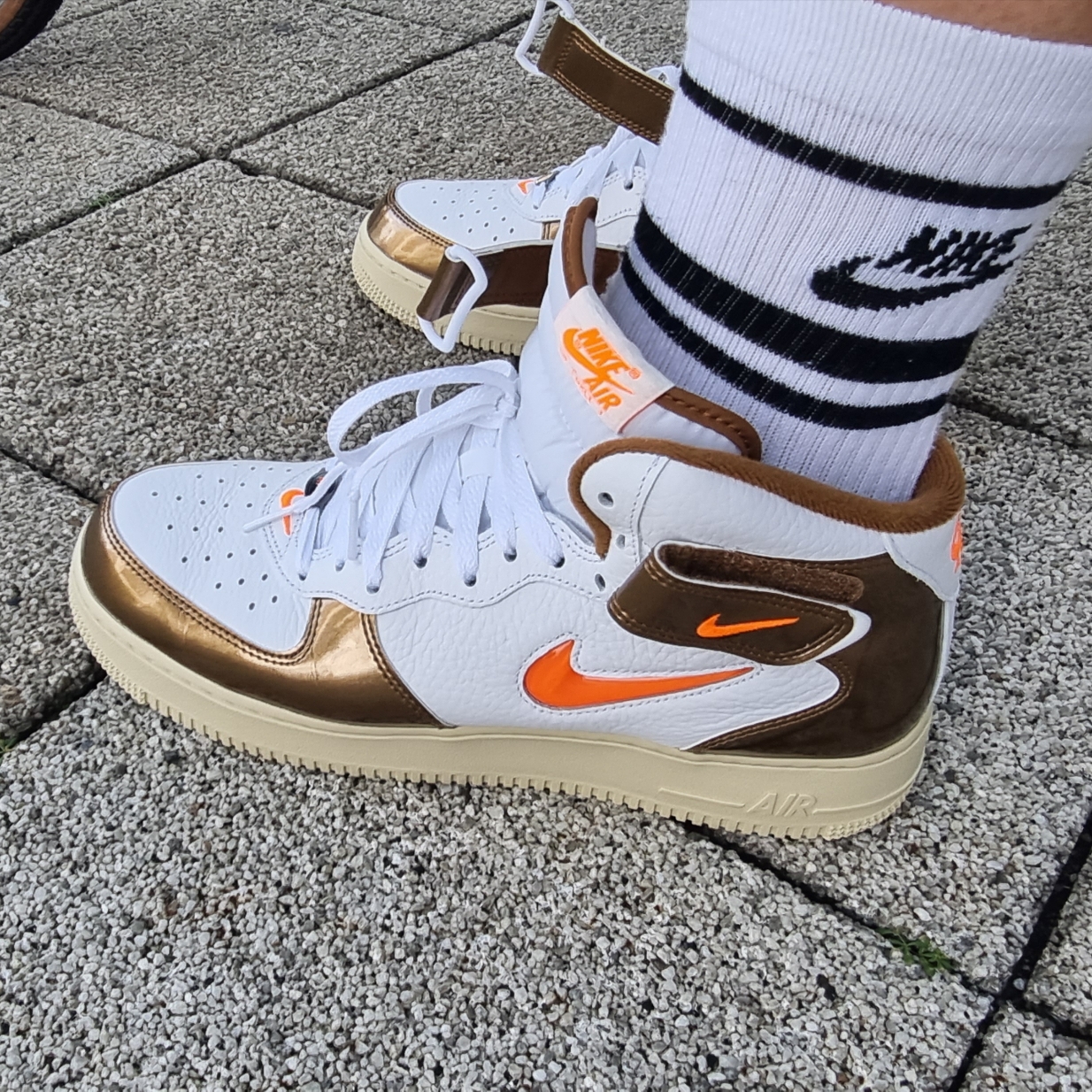 Nike Air Force 1 Mid QS Ale Brown 착용 스타일