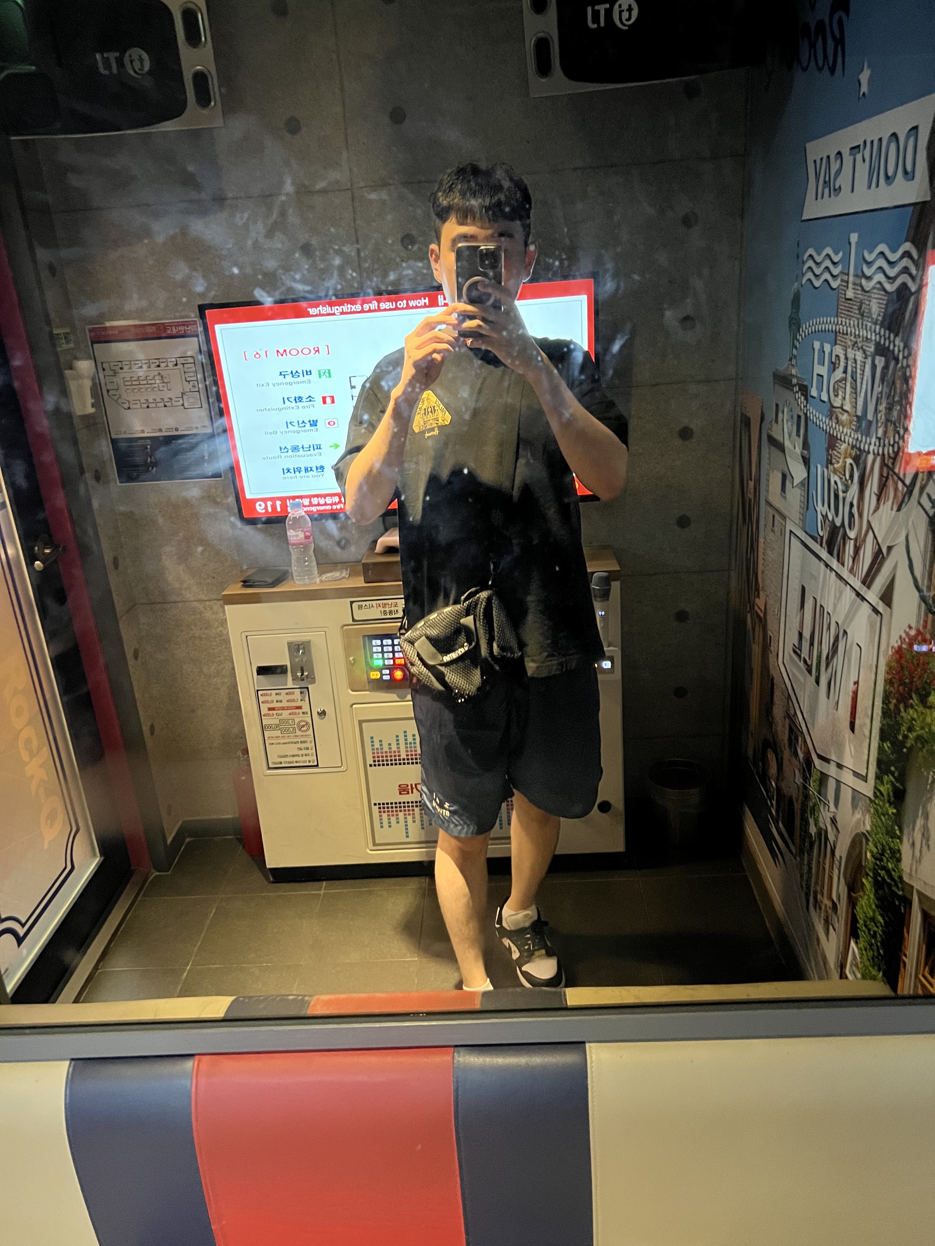 IAB Studio Woven Shorts Navy - The Hyundai Seoul Exclusive, Palace x Harrods Tri-Sphinx T-Shirt Black - 21FW 착용 스타일