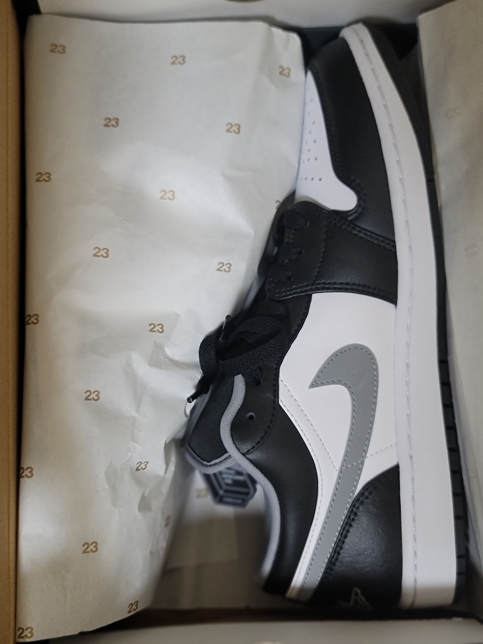 Jordan 1 Low Black Particle Grey 착용 스타일