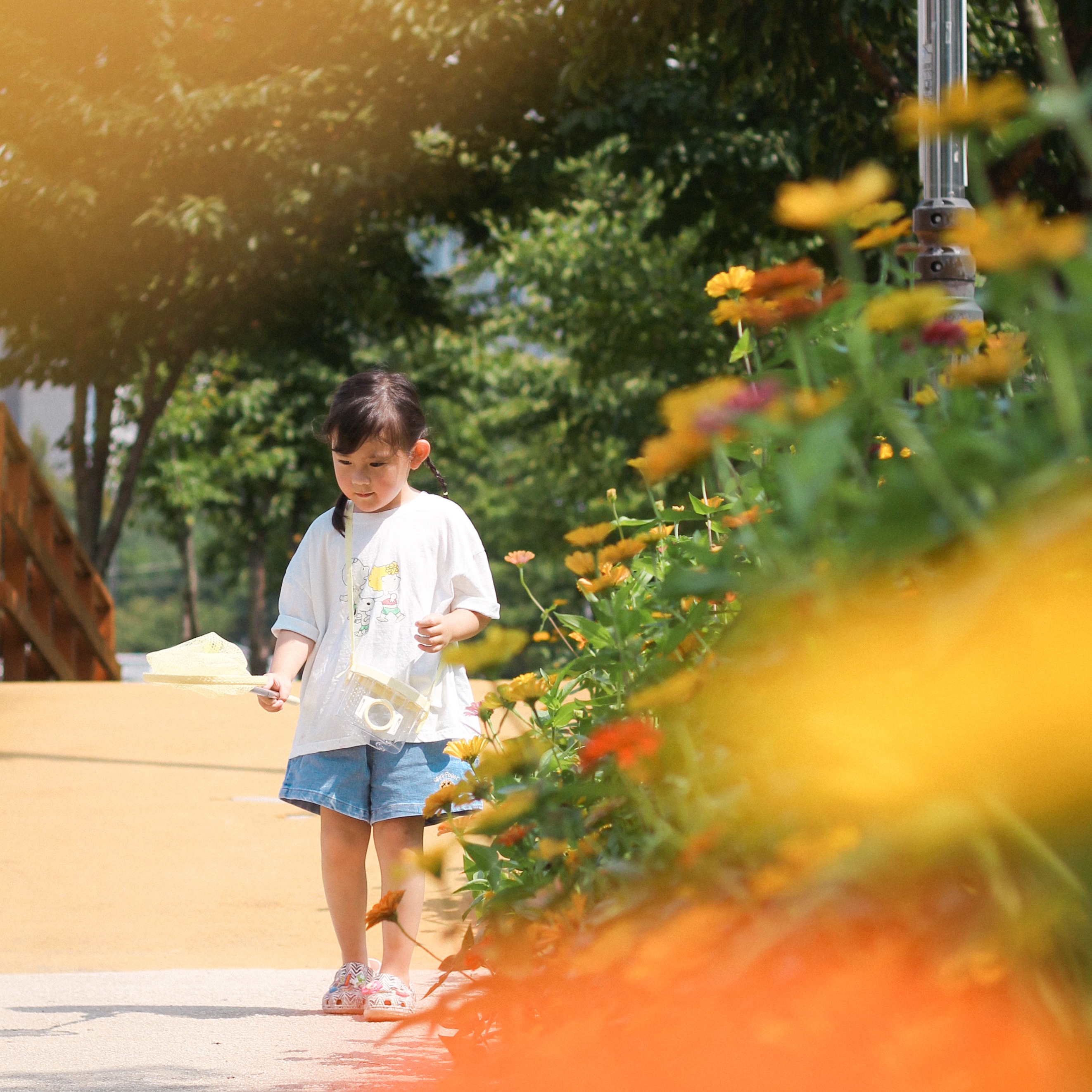 (Kids) Crocs Classic Clog White 착용 스타일 - 1
