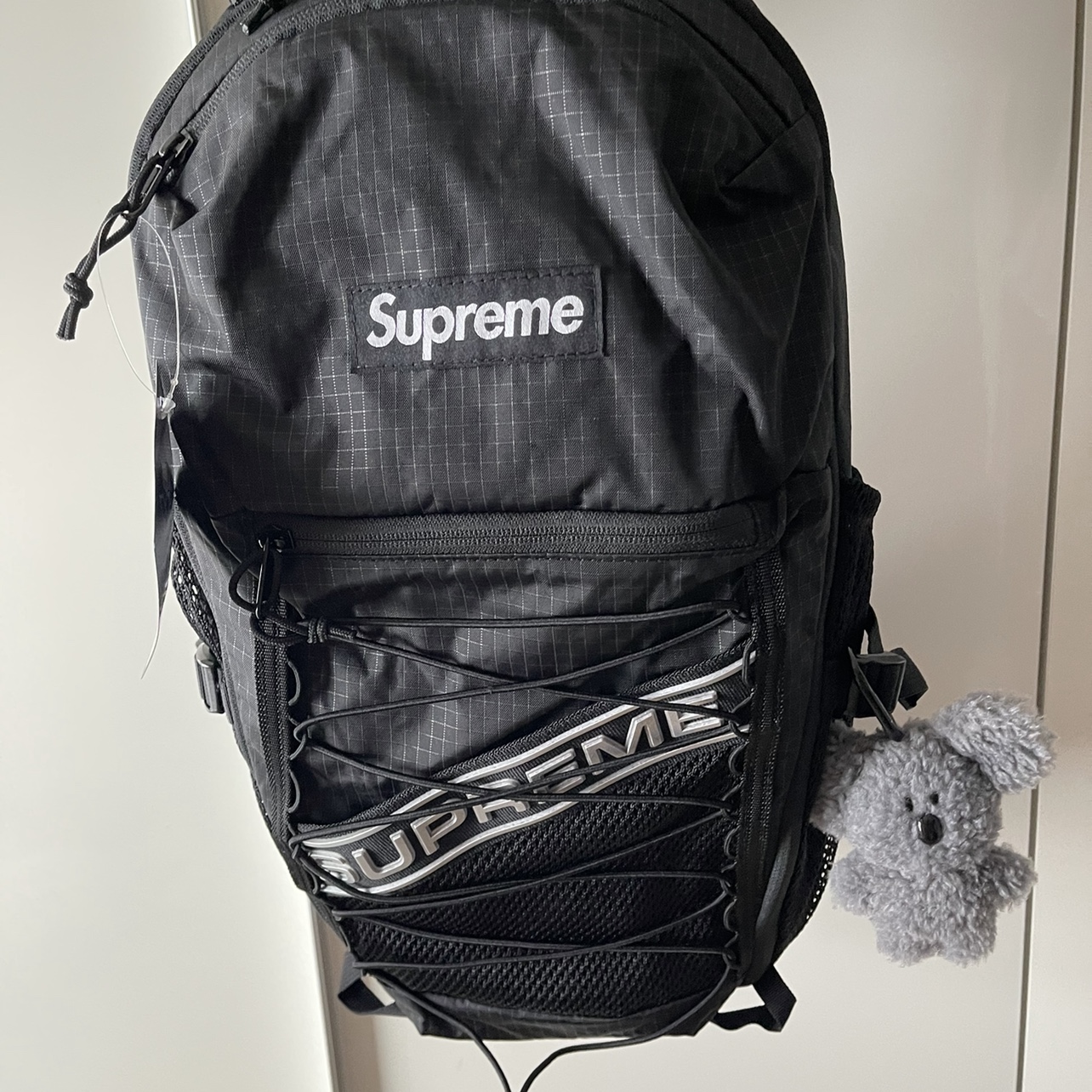Supreme Backpack Black - 23FW 착용 스타일