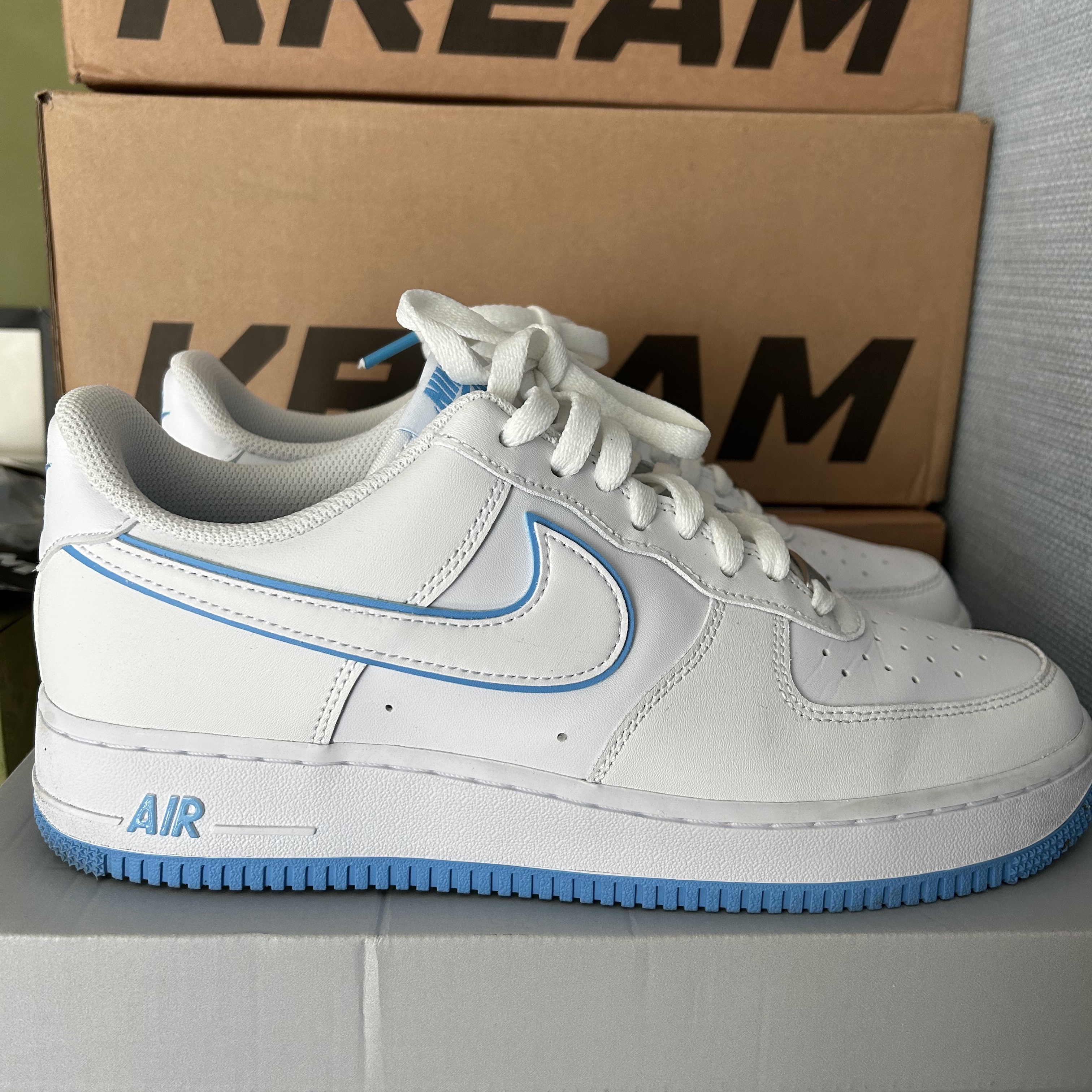 Nike Air Force 1 '07 White University Blue 착용 스타일