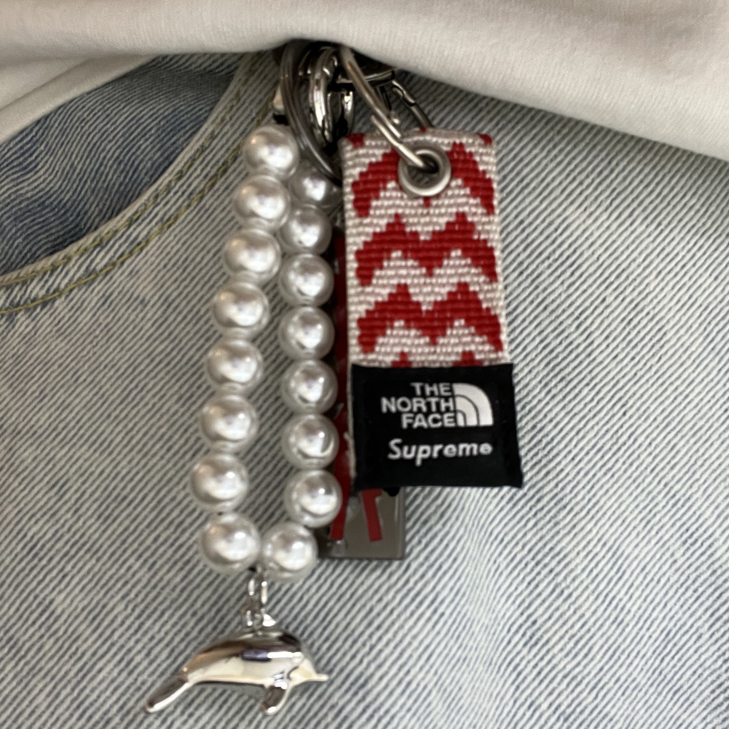 NewJeans Get Up Beads Keyring White, Supreme x The North Face Woven Keychain Red - 22FW 착용 스타일