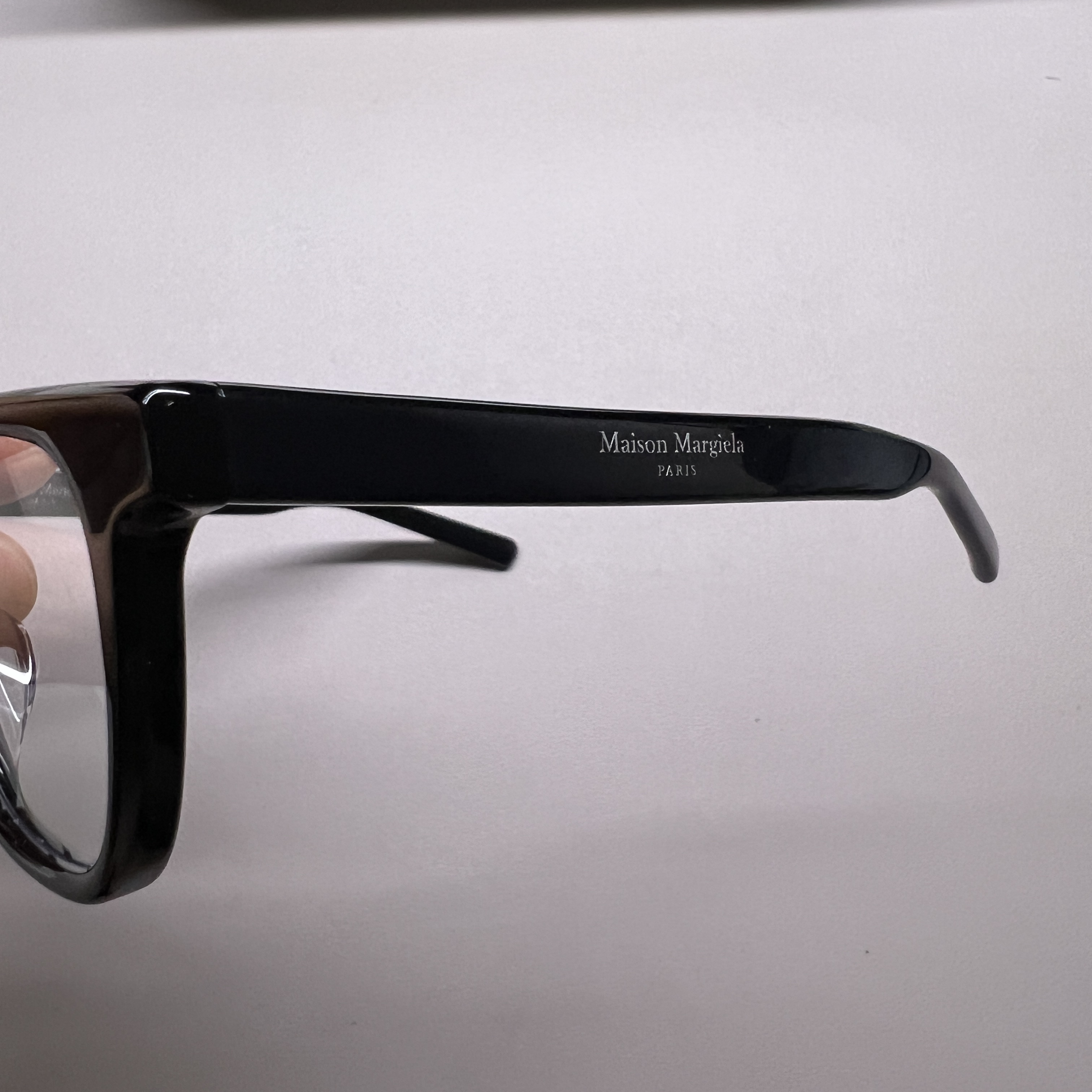 Gentle Monster x Maison Margiela MM010 Clear Black 착용 스타일 - 2