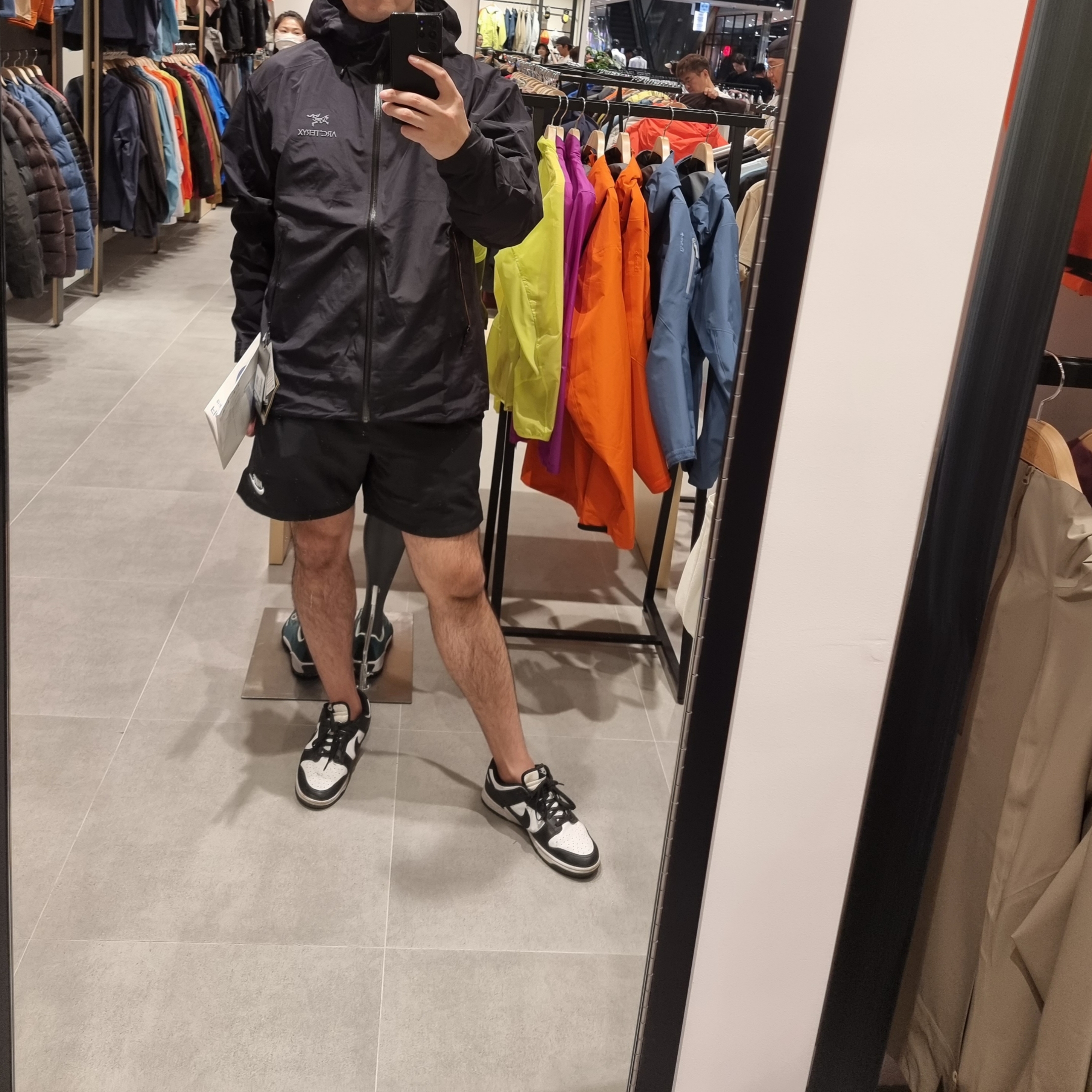Arc'teryx Beta LT Jacket Black, Nike Dunk Low Retro Black 착용 스타일