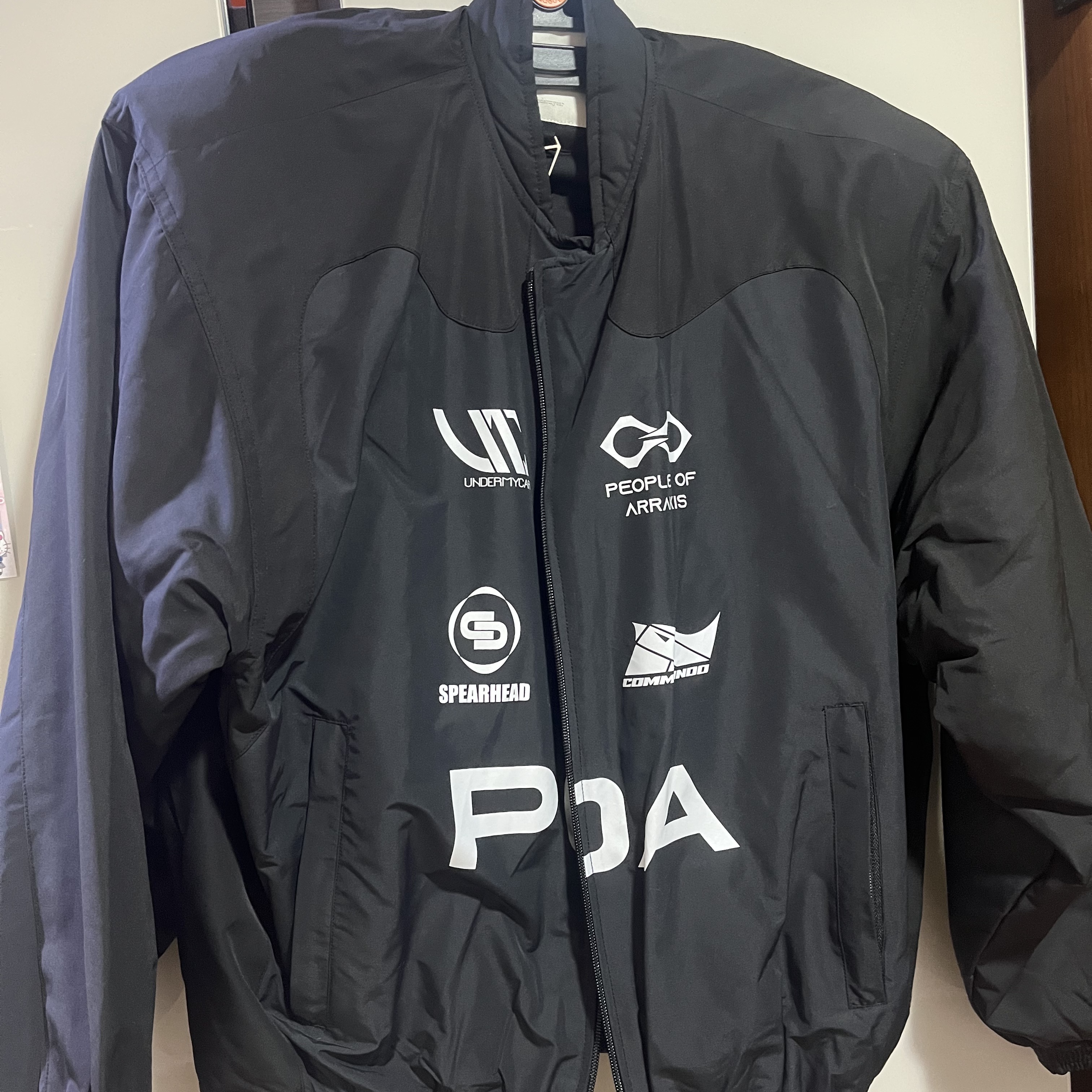 Undermycar Acer Padded Shoulder Crop Blouson Ebony - 23FW 착용 스타일