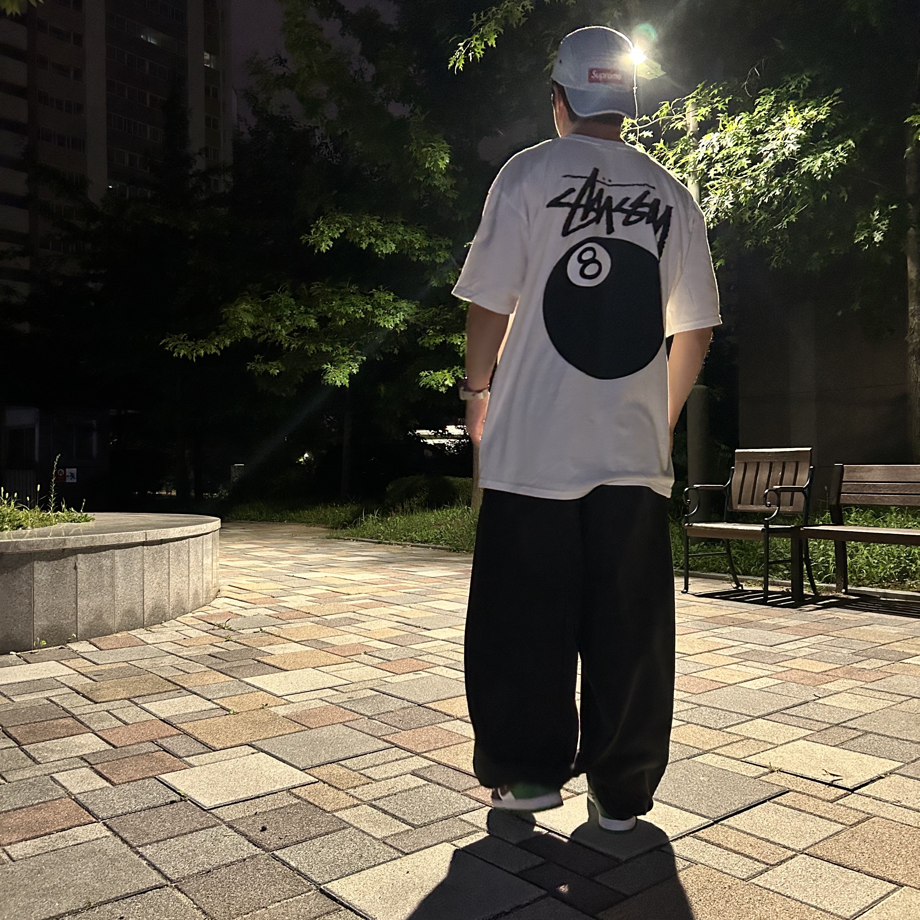 Stussy 8 Ball T-Shirt White - 22SS, Supreme Denim Camp Cap Washed Blue - 22FW 착용 스타일