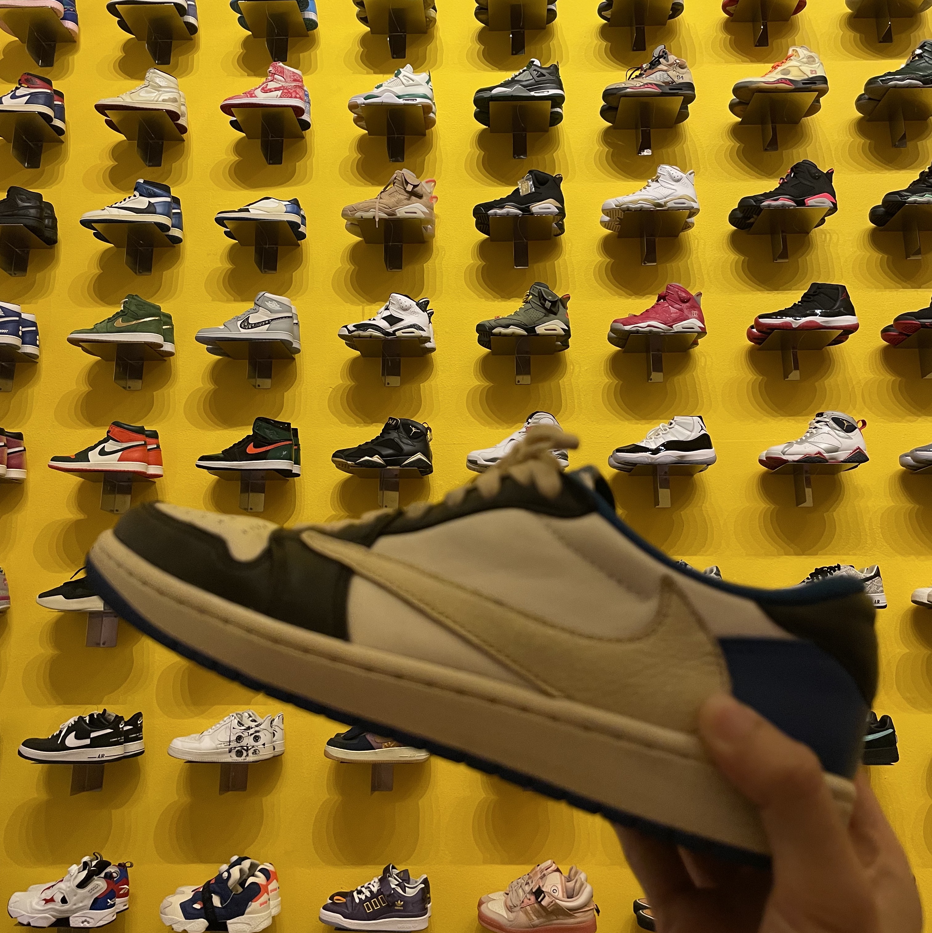 Jordan 1 x Travis Scott x Fragment Retro Low OG SP Military Blue 착용 스타일