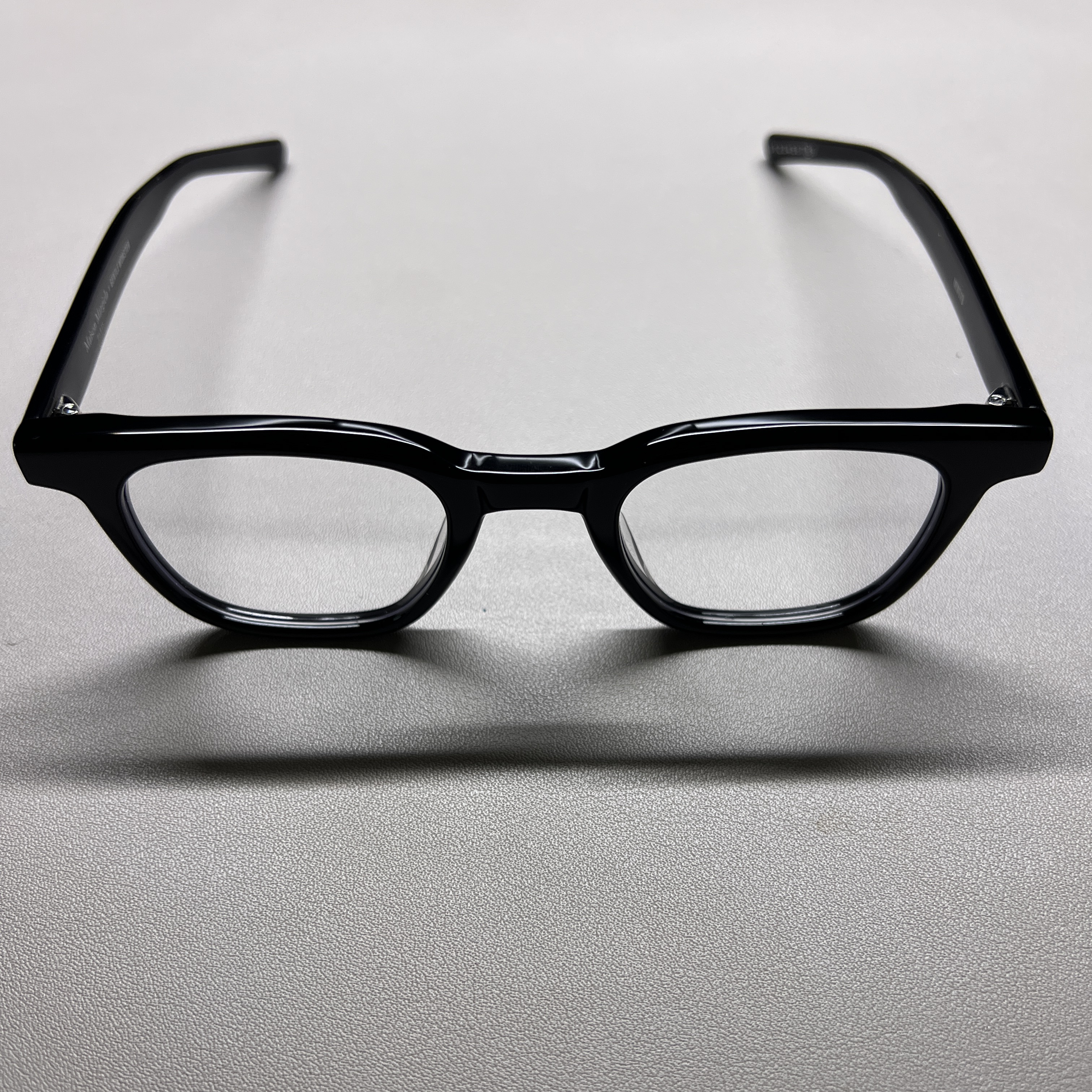 Gentle Monster x Maison Margiela MM010 Clear Black 착용 스타일 - 1
