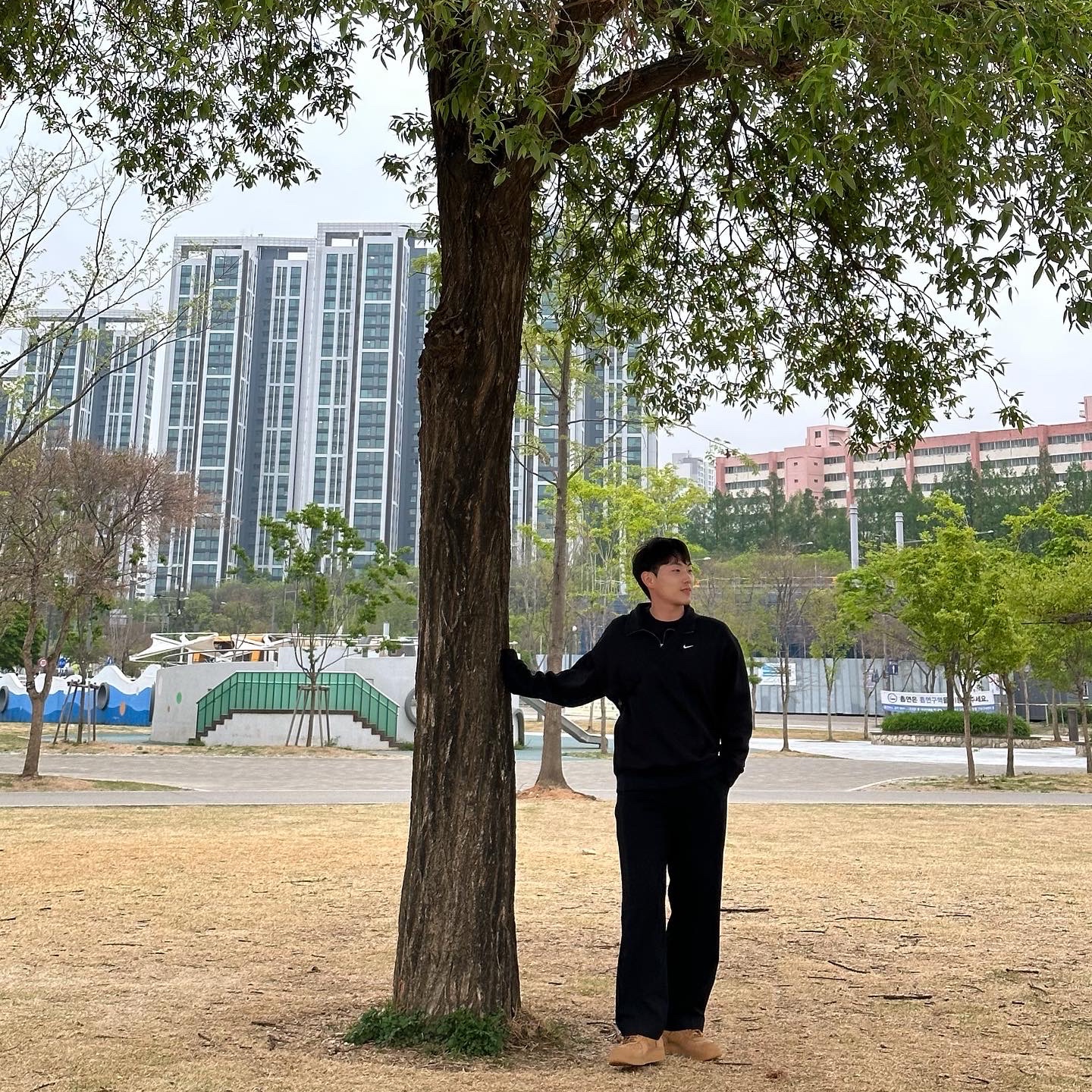 Nike Air Force 1 '07 WB Flax, Nike NRG Solo Swoosh Heavy Weight BB Quarter Zip Top Black - Asia 착용 스타일