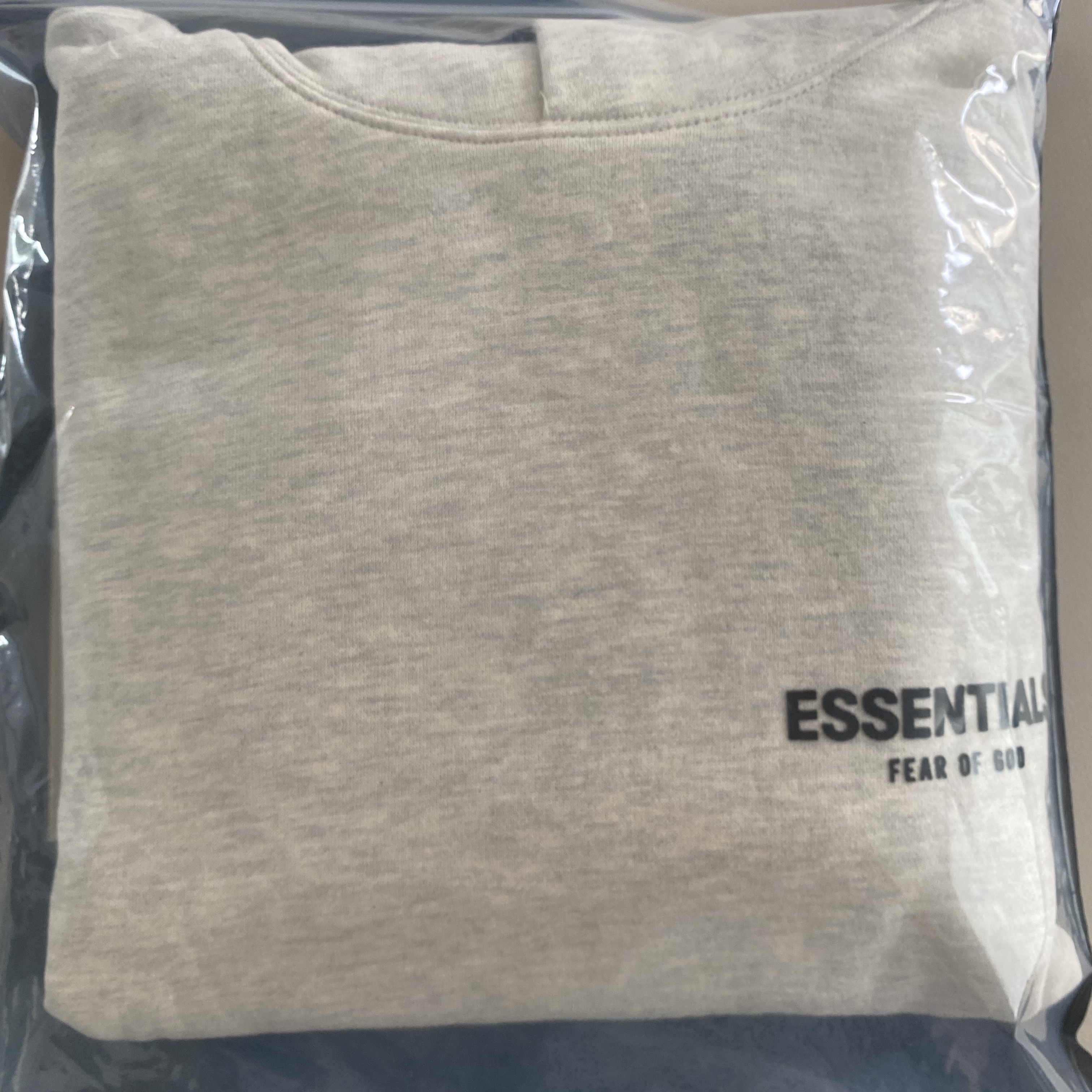 Essentials The Core Collection Hoodie Light Oatmeal 착용 스타일