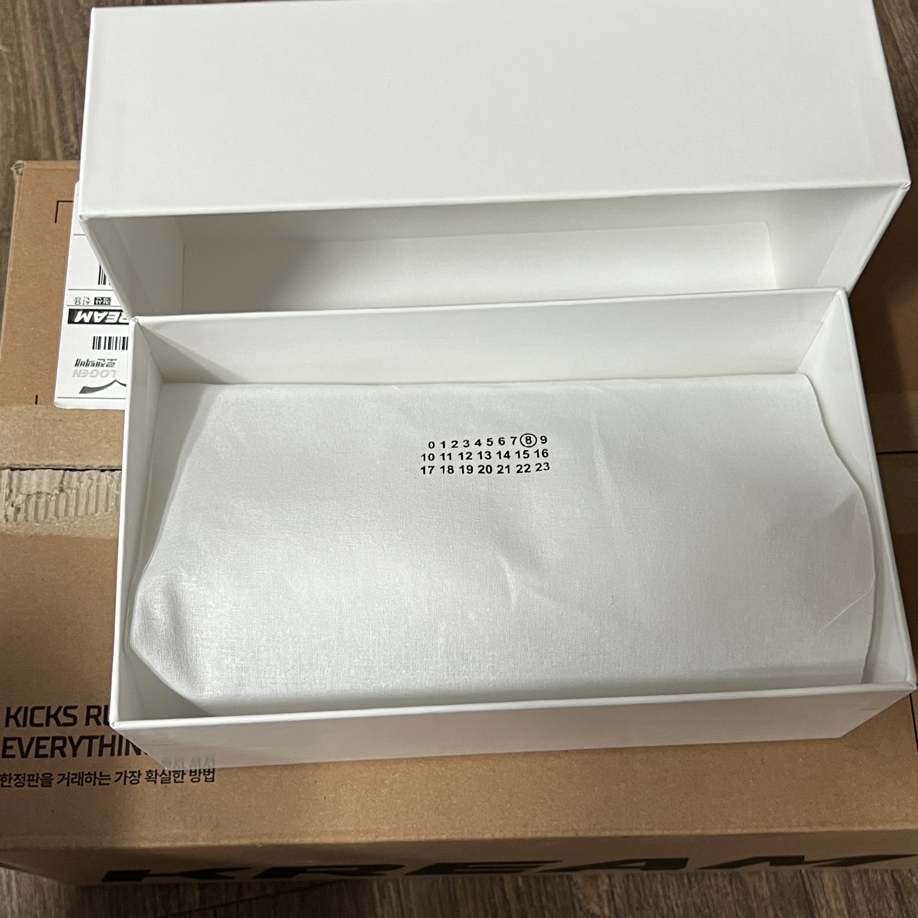 Gentle Monster x Maison Margiela MM010 Clear Black 착용 스타일 - 4