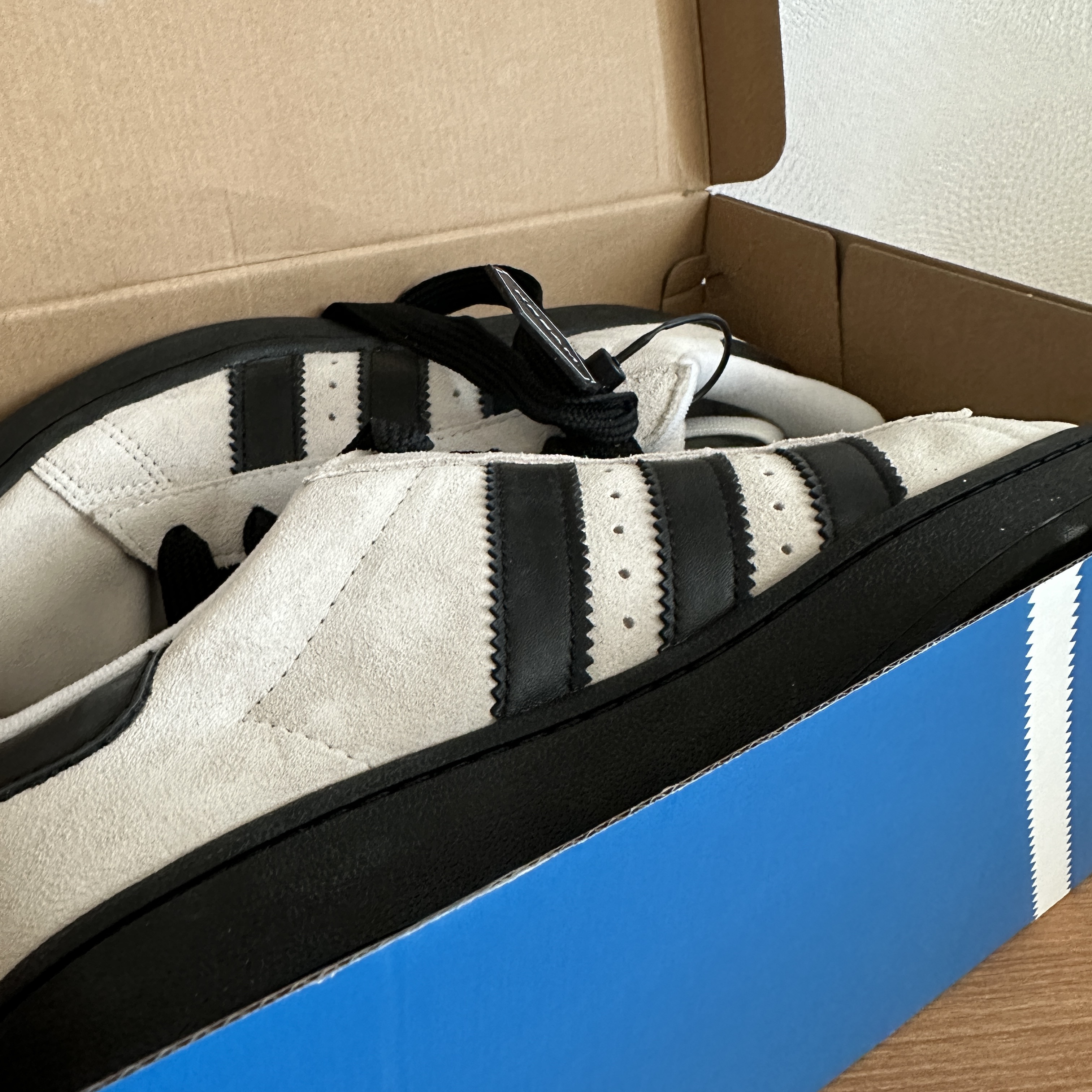 Adidas Campus 00s Cloud White Core Black 착용 스타일