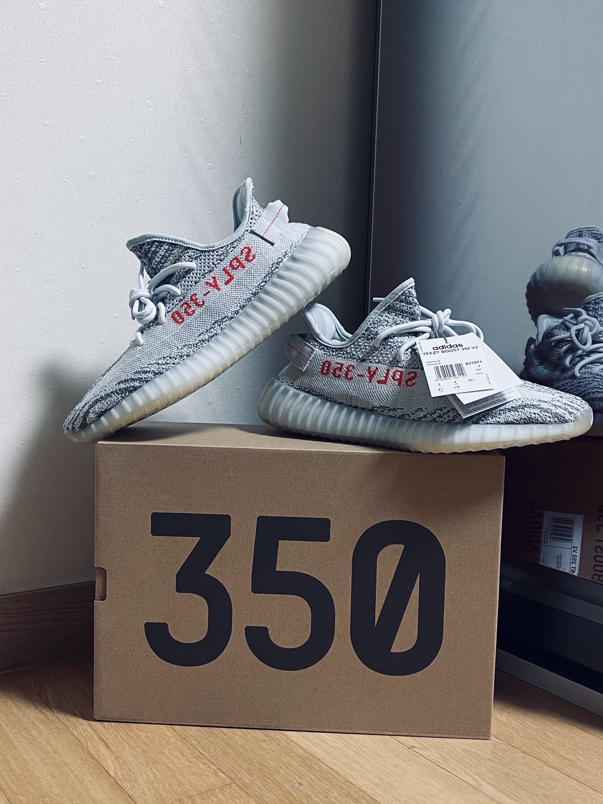 Adidas Yeezy Boost 350 V2 Blue Tint 2017, Adidas Yeezy Boost 350 V2 Blue Tint 2021/2022/2023 착용 스타일
