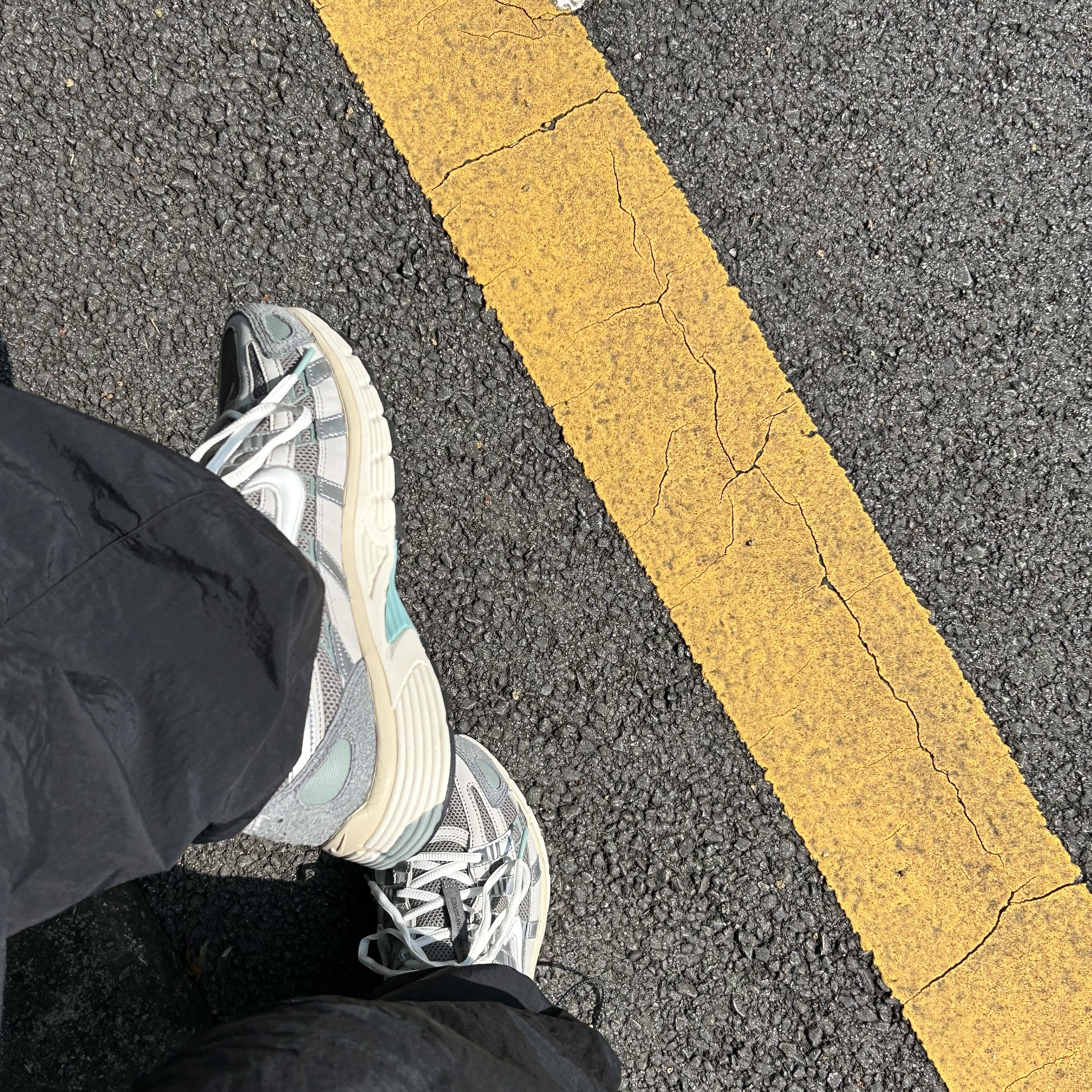 Nike P-6000 Flat Pewter Light Iron Ore 착용 스타일 - 2