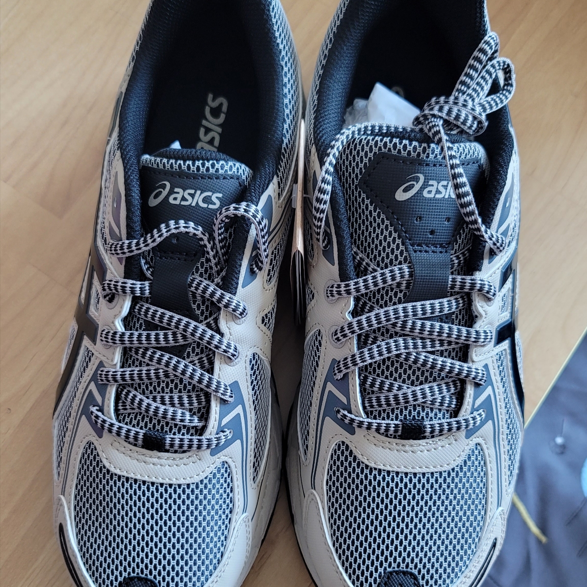 Asics Gel-Venture 6 Feather Grey Black 착용 스타일