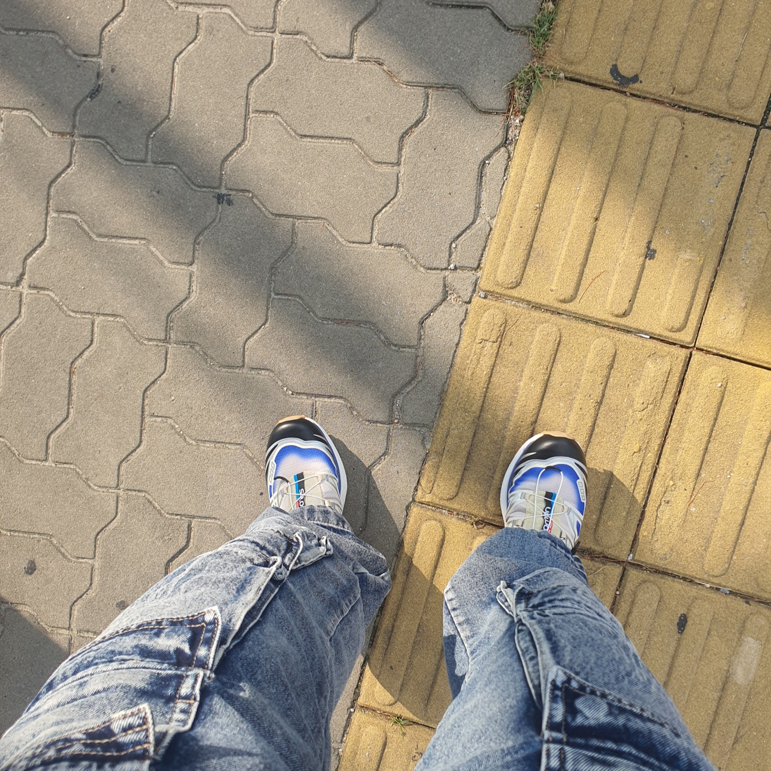 Salomon XT-6 Skyline Bleached Sand Dazzling Blue 착용 스타일