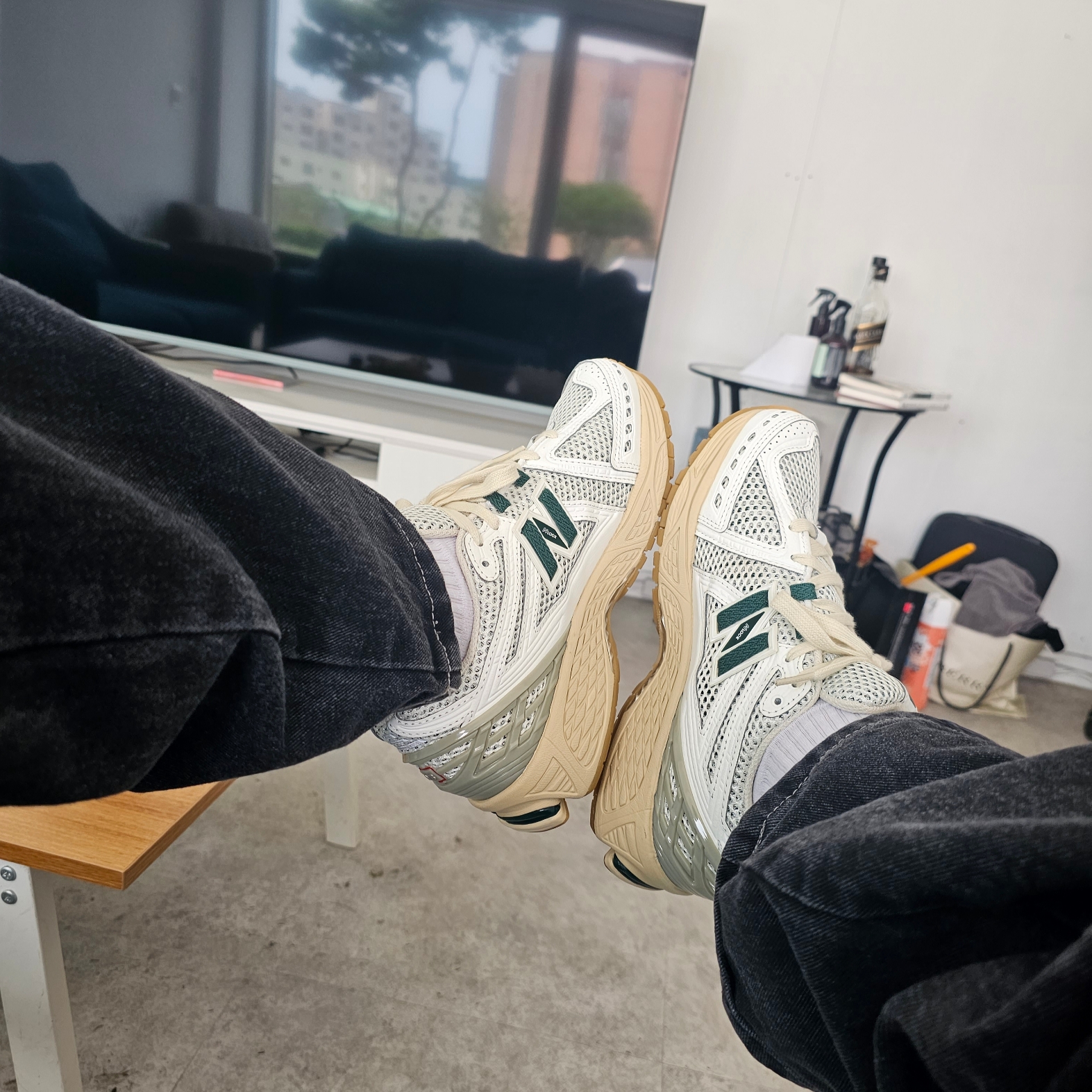 New Balance 1906R Silver Green 착용 스타일