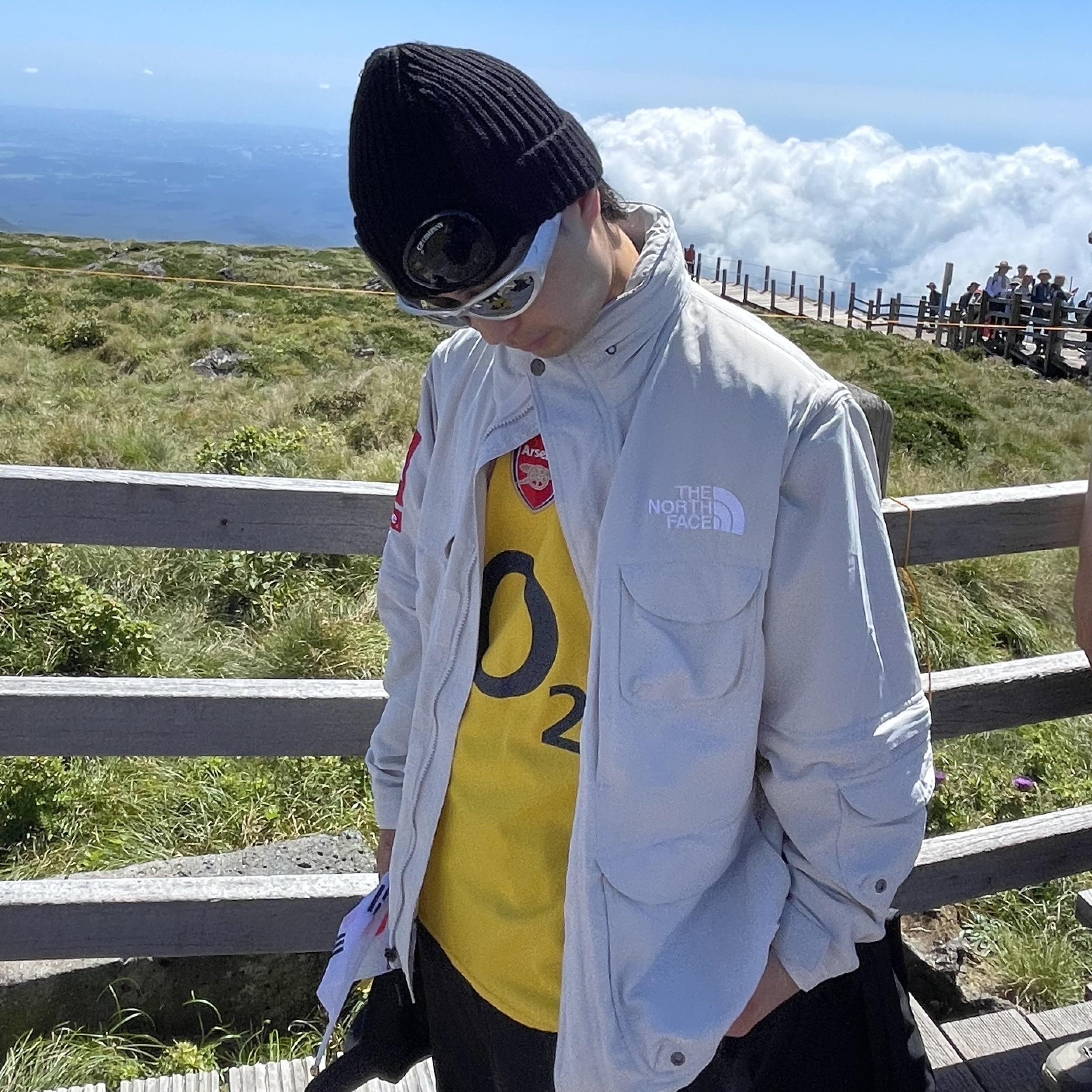C.P. Company Extra Fine Merino Wool Goggle Beanie Black, Supreme x The North Face Trekking Convertible Jacket Stone - 22SS 착용 스타일 - 1